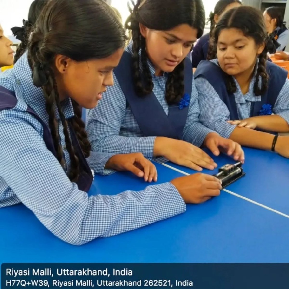 STEMJigyasa's tweet image. Students of #STEMJigyasakaksh from Government Girls Inter College Munakot Dist.Pithoragarh explore the #Blockzie #Controlblock #Oepratorblock #Potentiometer #VariableResistanceRheostat
@ucostdehradun @ukcmo @drdhansinghuk @DurgeshPant @pushkardhami @IndiaDST @PMOindia
#STEMbotix