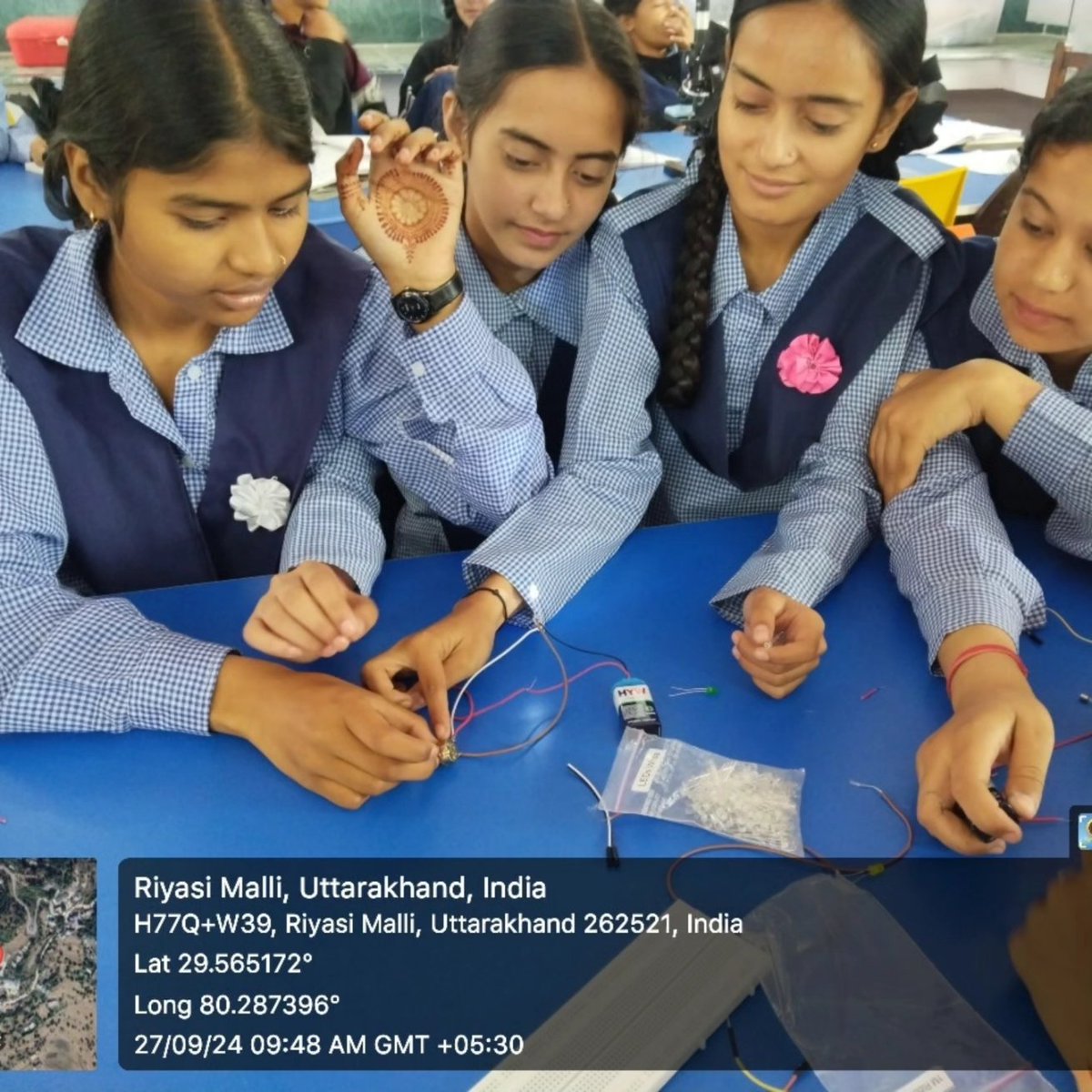 STEMJigyasa's tweet image. Students of #STEMJigyasakaksh from Government Girls Inter College Munakot Dist.Pithoragarh explore the #Blockzie #Controlblock #Oepratorblock #Potentiometer #VariableResistanceRheostat
@ucostdehradun @ukcmo @drdhansinghuk @DurgeshPant @pushkardhami @IndiaDST @PMOindia
#STEMbotix