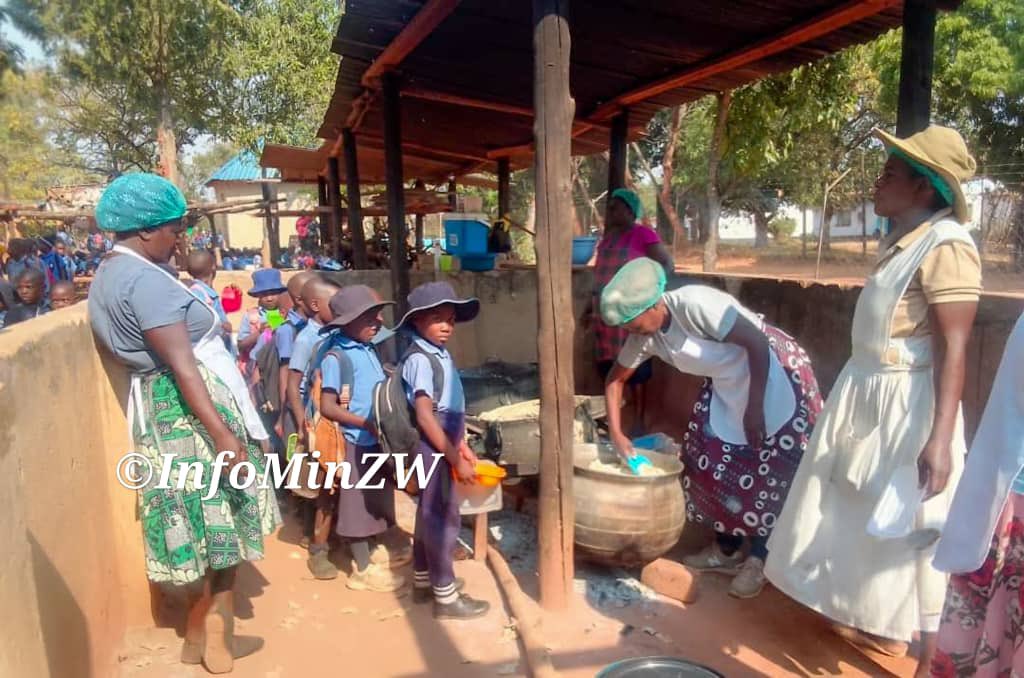 MUTASA
The Government of Zimbabwe has  allocated grain to Chiefs under the "Zunde RaMambo" program. The grain is then distributed to vulnerable persons. Gatsi Primary School in Honde Valley under Chief Mutasa is one of the many beneficiaries. The initiative plays a crucial role