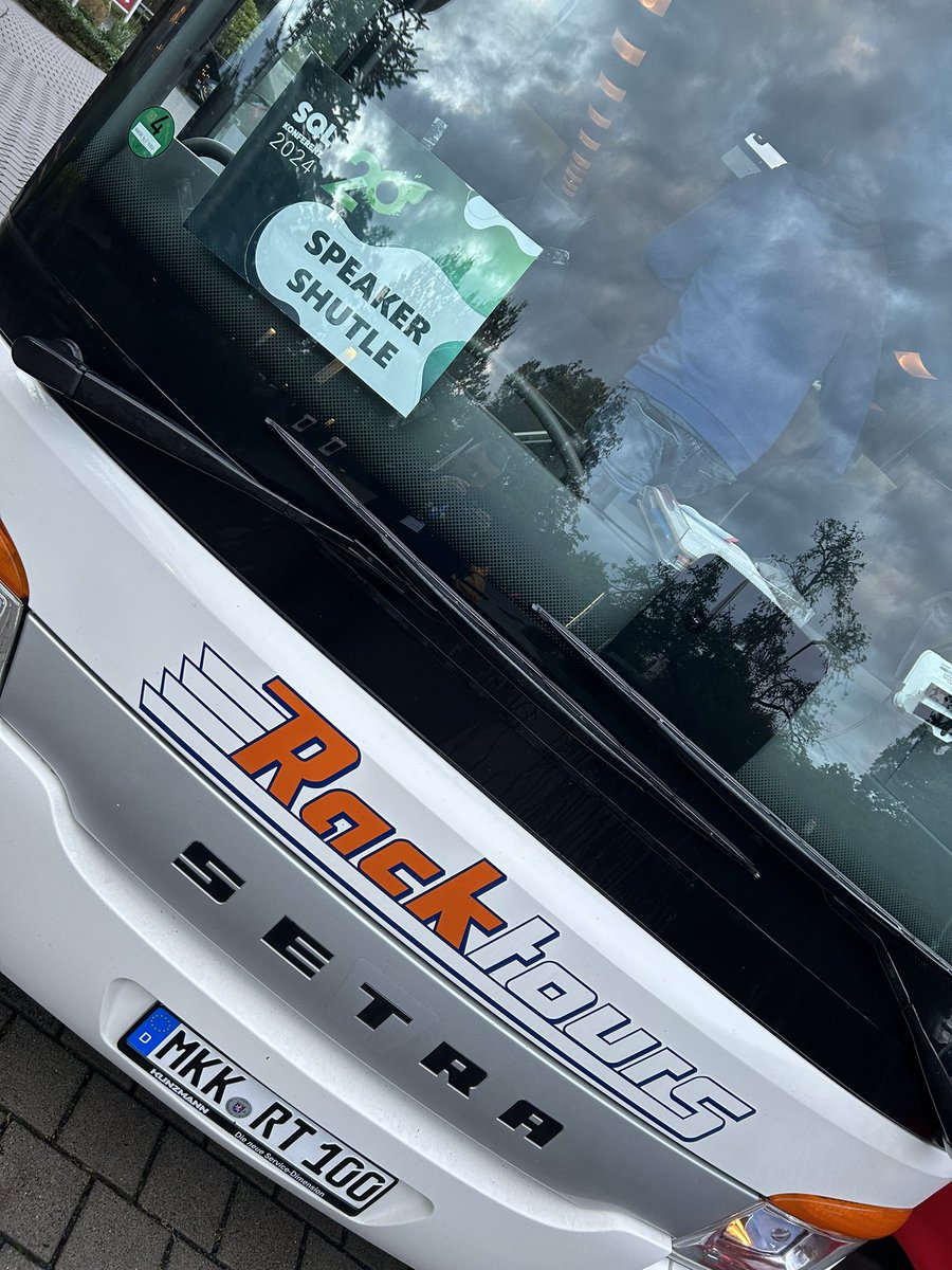 2meterDBA's tweet image. Let’s rock and roll! Who said that being a speaker isn’t like being a rock star 😂 #sqlkonferenz #speakerlife #sqlfamily