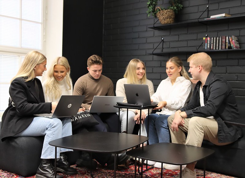 Ifjol fick Hanken toppbetyg i den nationella karriäruppföljningen - hur kommer det att gå i år? Du som blev magister på Hanken 2019 – ägna oss fem minuter och svara på enkäten som öppnat idag🙂! 👉hanken.fi/sv/news/hanken…