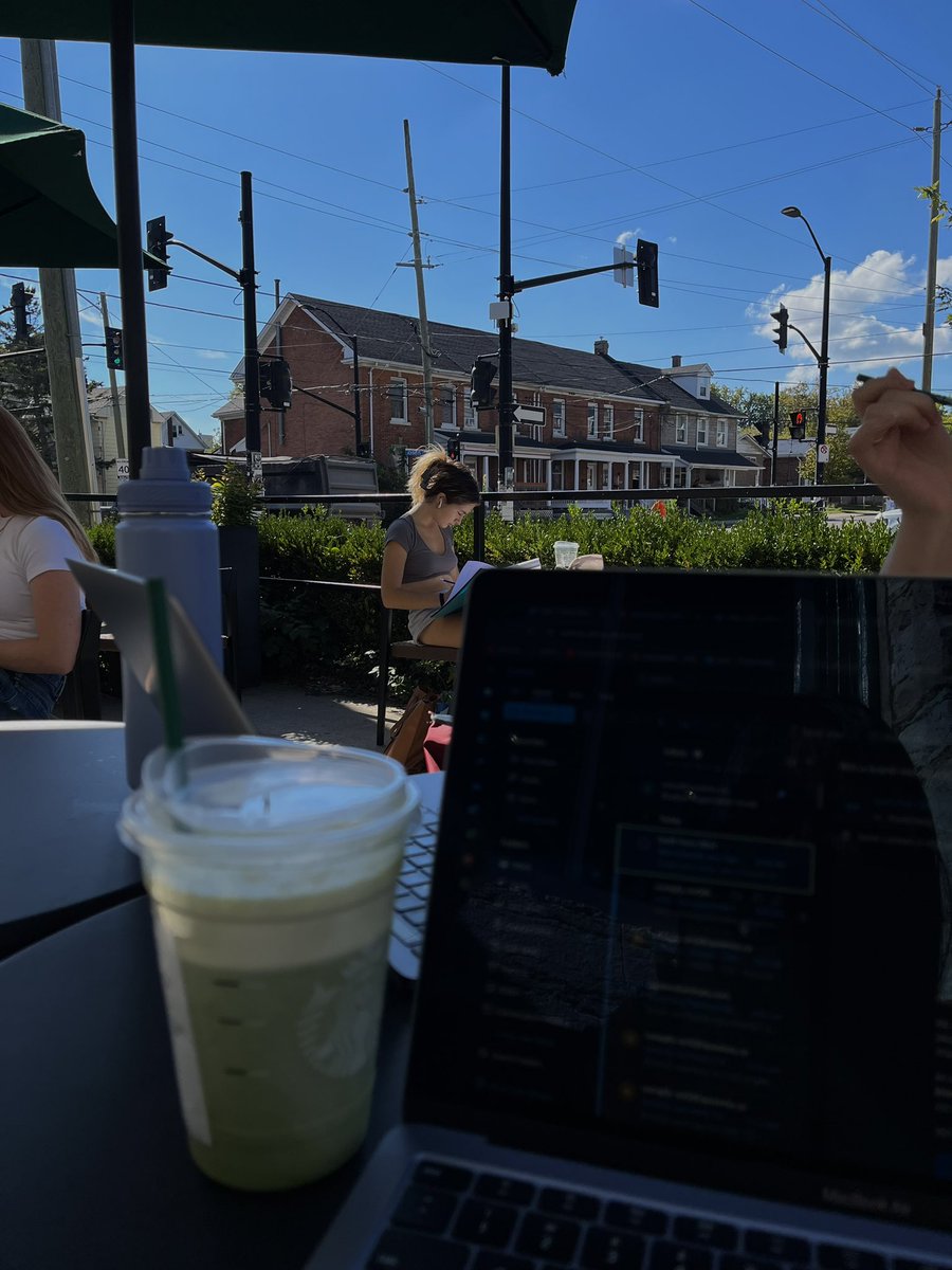 fionatheweirdo's tweet photo. starbucks + studying 😌 https://t.co/52dssyYIvo