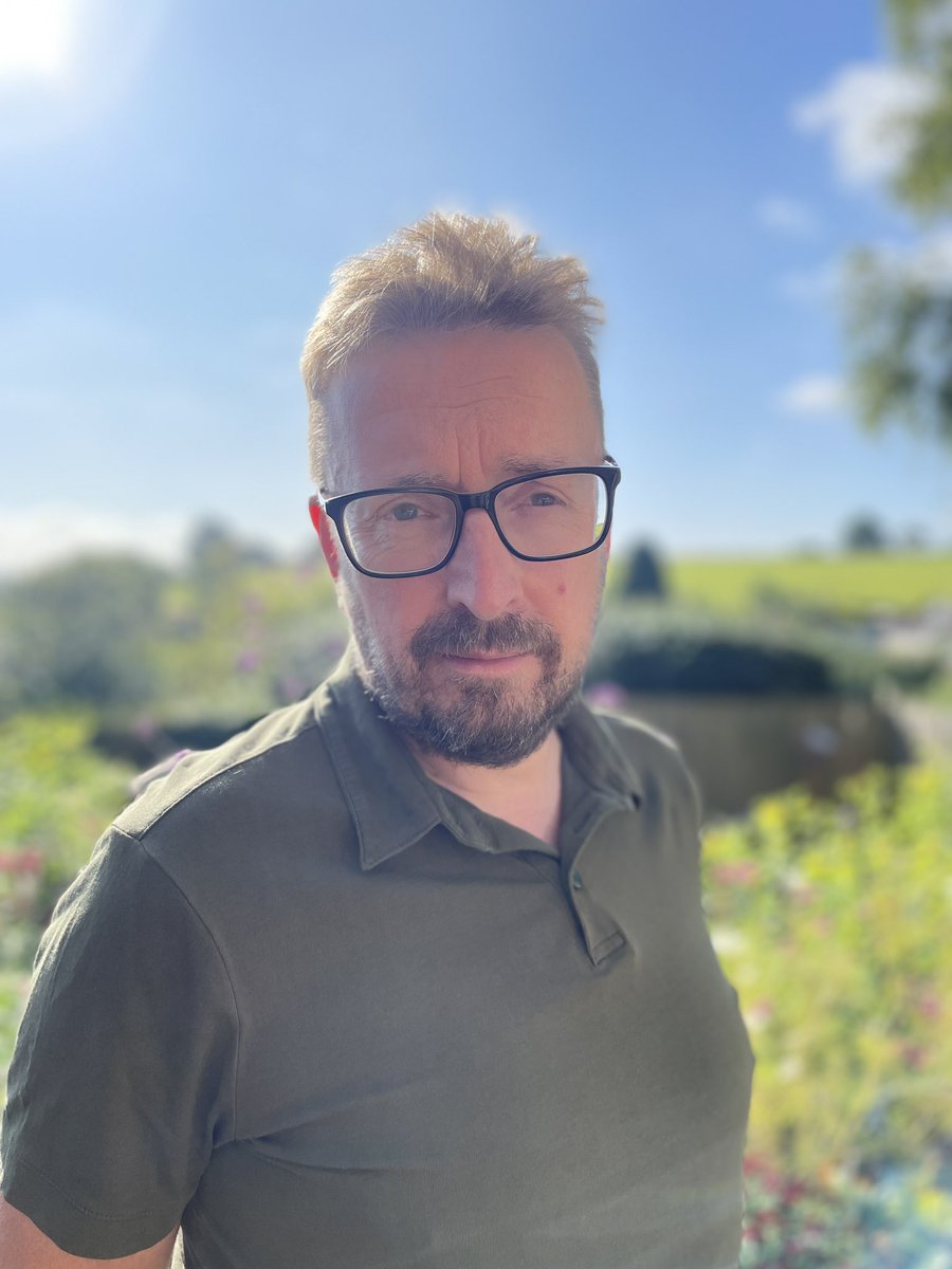 Today we are delighted to welcome the award-winning <a href="/jwoody67/">John Woodhouse</a> to our very 1st <a href="/sheffjournalism/">Sheffield Journalism</a> Masterclass of the academic year. 
John is a veteran feature &amp; ghostwriter, penning books for Chris Kamara &amp; Christopher Eccleston
See you at 9am! 👀
<a href="/Lindsay_Pantry/">Lindsay Pantry</a> will be tweeting.