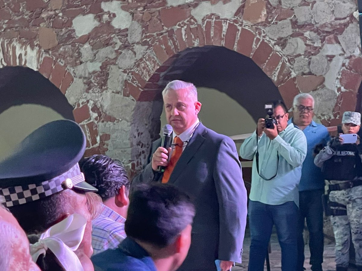 BarbaBar73's tweet photo. En representación del Gobernador electo Pablo Lemus Navarro , acompañé a mi amigo Juan Carlos Jasso Romo presidente municipal electo de #ojuelosdejalisco, en su toma de protesta para la administración 2024-2027, estoy seguro que harás un excelente trabajo. ¡Felicidades! https://t.co/wJt8DbAnED