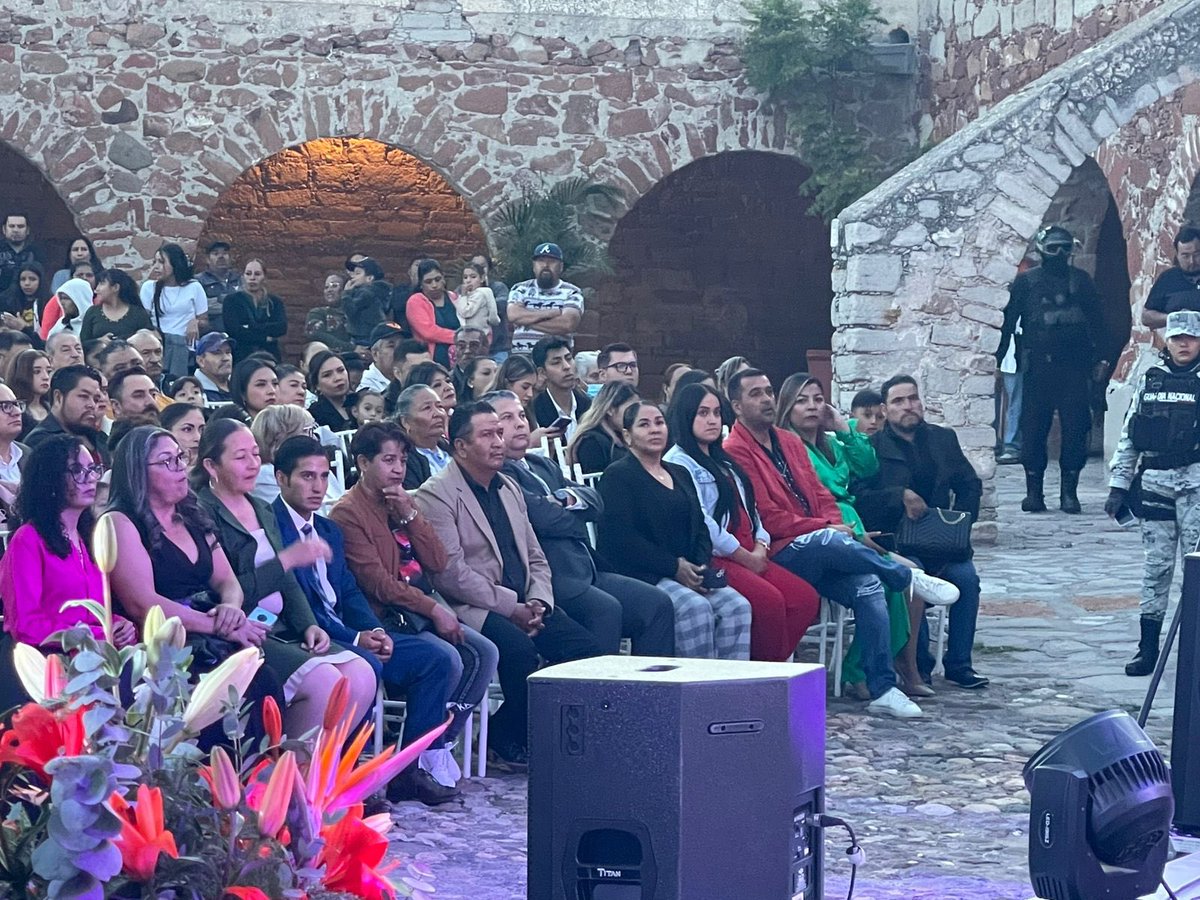 BarbaBar73's tweet photo. En representación del Gobernador electo Pablo Lemus Navarro , acompañé a mi amigo Juan Carlos Jasso Romo presidente municipal electo de #ojuelosdejalisco, en su toma de protesta para la administración 2024-2027, estoy seguro que harás un excelente trabajo. ¡Felicidades! https://t.co/wJt8DbAnED