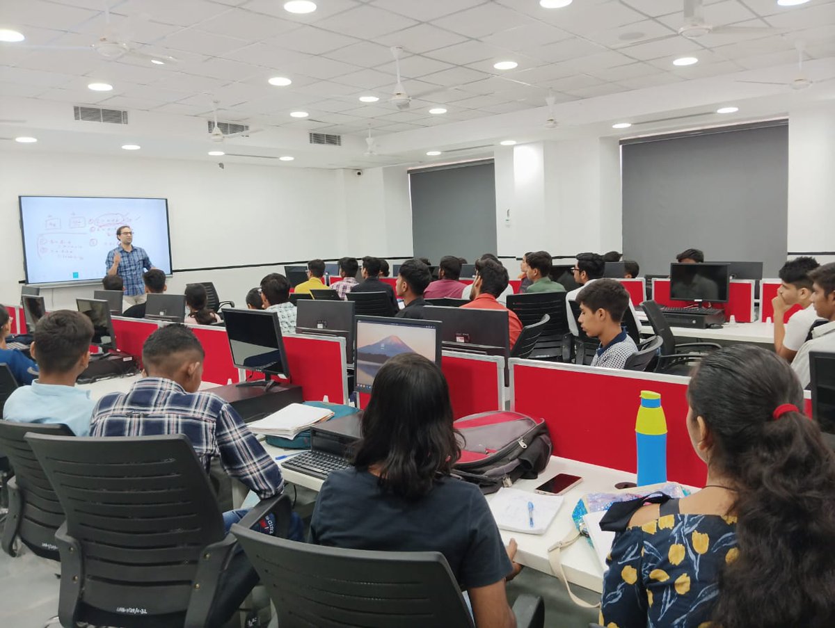 arun_goyat's tweet image. I recently conducted the second Coding Bootcamp for the qualifiers from #SuperCoders Hunt Round 2.
All of us at CodeQuotient were just thrilled to see these qualifiers taking their next step in discovering the coder within.
Watching these talented minds grow and adapt has been…