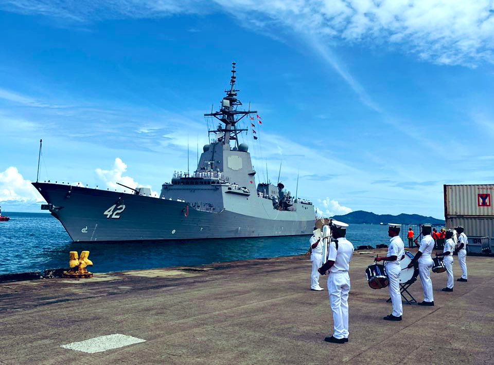 ADFinMalaysia's tweet photo. HMAS Sydney was warmly welcomed by @tldm_rasmi at the port of KK today as she arrived for a series of partnered activities ashore and off the coast of Sabah. This is the 1st of many activities ๐ฒ๐พ and ๐ฆ๐บ are undertaking together during Indo-Pacific Endeavour 2024 #IPE24 #MAJDP https://t.co/nu4FDHfsvH