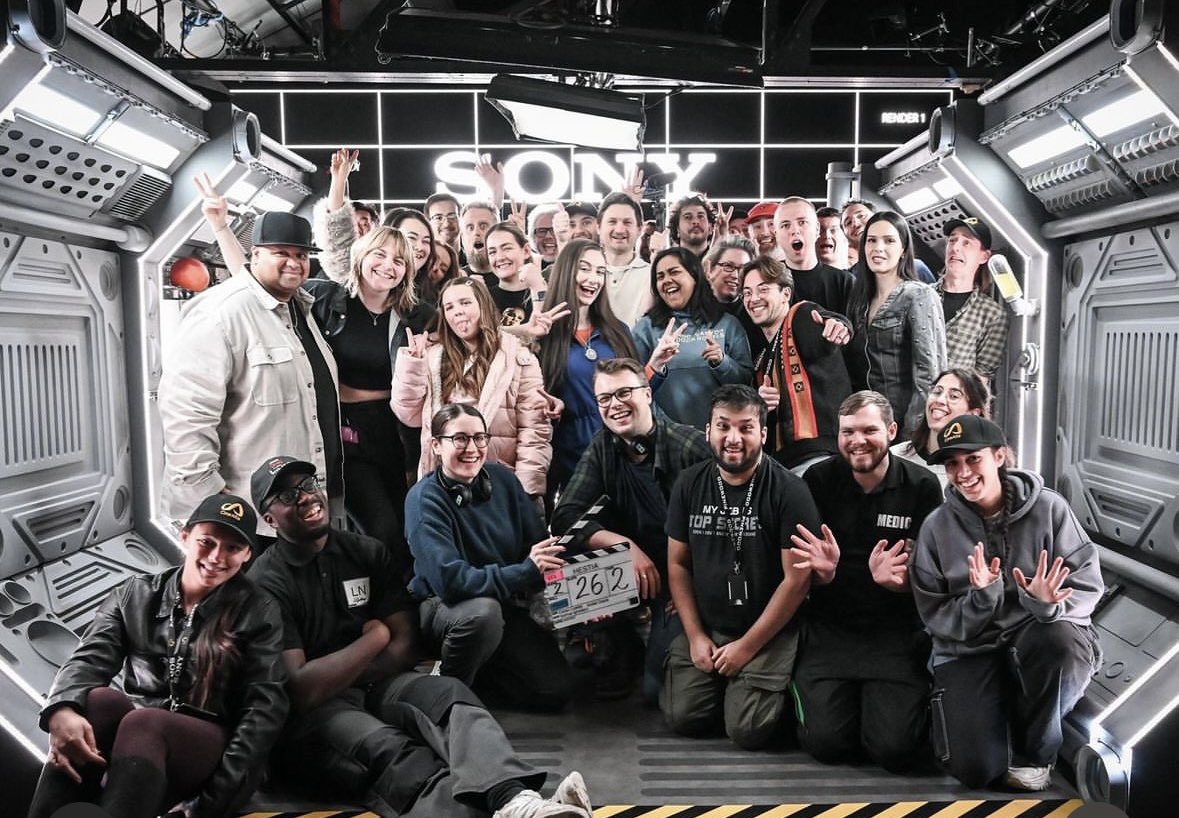 IT’S A WRAP 🎬 Super excited to share this photo, what an amazing journey filming with my favourite on screen Mum yet again and with an incredible team. 🎬

#scifi #sciencefiction #space l #onset #itsawrap #summerjoules  #actor #actress #hestia #sony #sonypictures #filmdirector