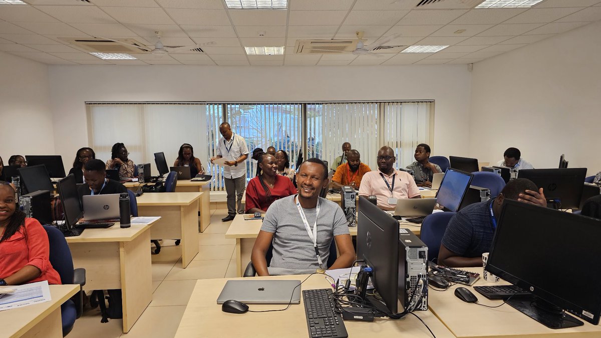 sam_skmuchina's tweet photo. Kicking off Leadership Master class by Prof Assan Jaye sponsored by @Ihcor_Africa and @IDeAL_KEMRI_WT. Participants from @KEMRI_Wellcome, @StrathU and @PU_Kilifi. Mentorship, Leading people, and Proposal writting on menu. Looking foward to the learning. @The_MRC @AssanJaye https://t.co/w8MBCd155U