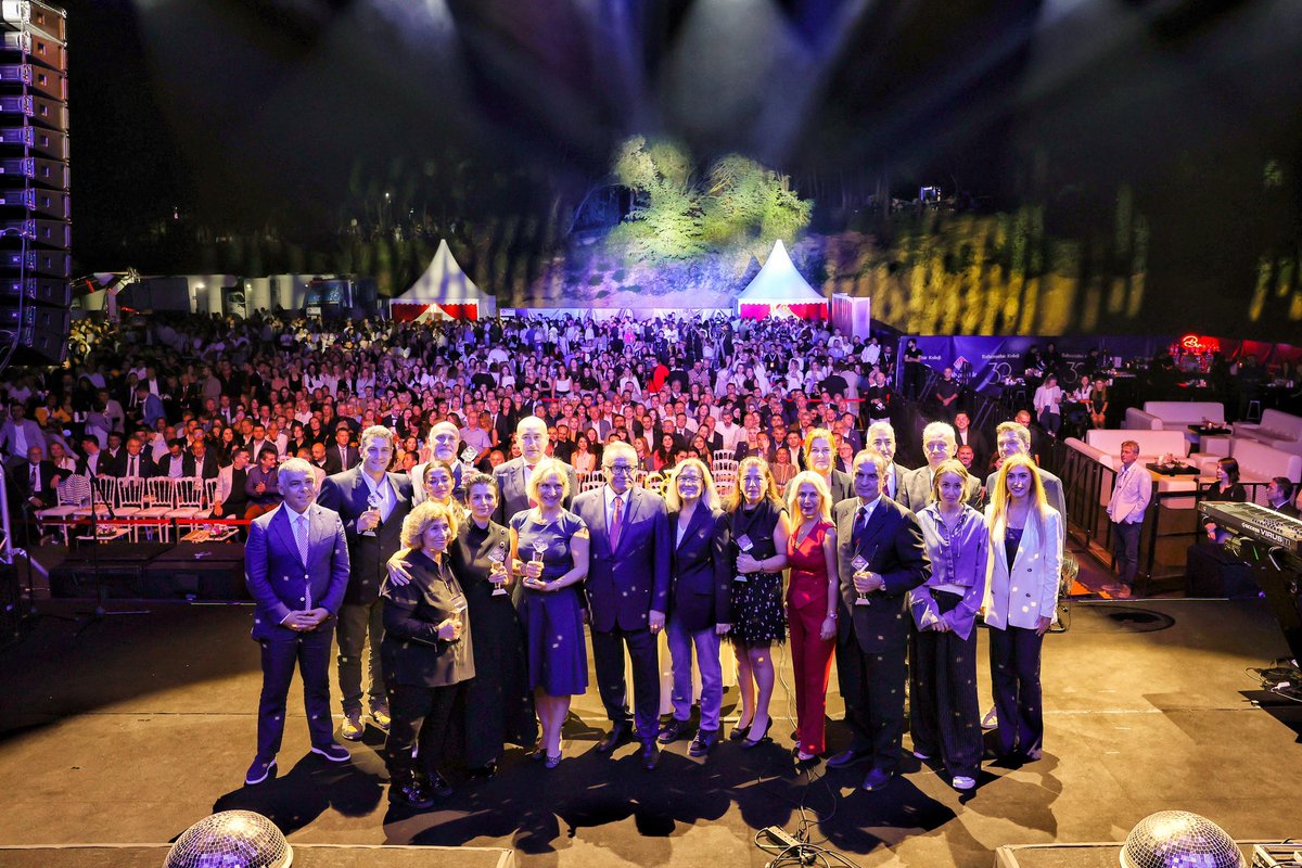 30 yıllık bir başarı hikâyesini kutluyoruz. Bu başarı , Kurucularımız Sn Semra Yücel ve Enver Yücel’in genç yaşta kurduğu büyük bir hayalin ve bu hayali sahiplenen, bu hayale dünden bugüne emek veren öğretmenlerimizin, yöneticilerimizin ve tüm çalışma arkadaşlarımızın eseri.