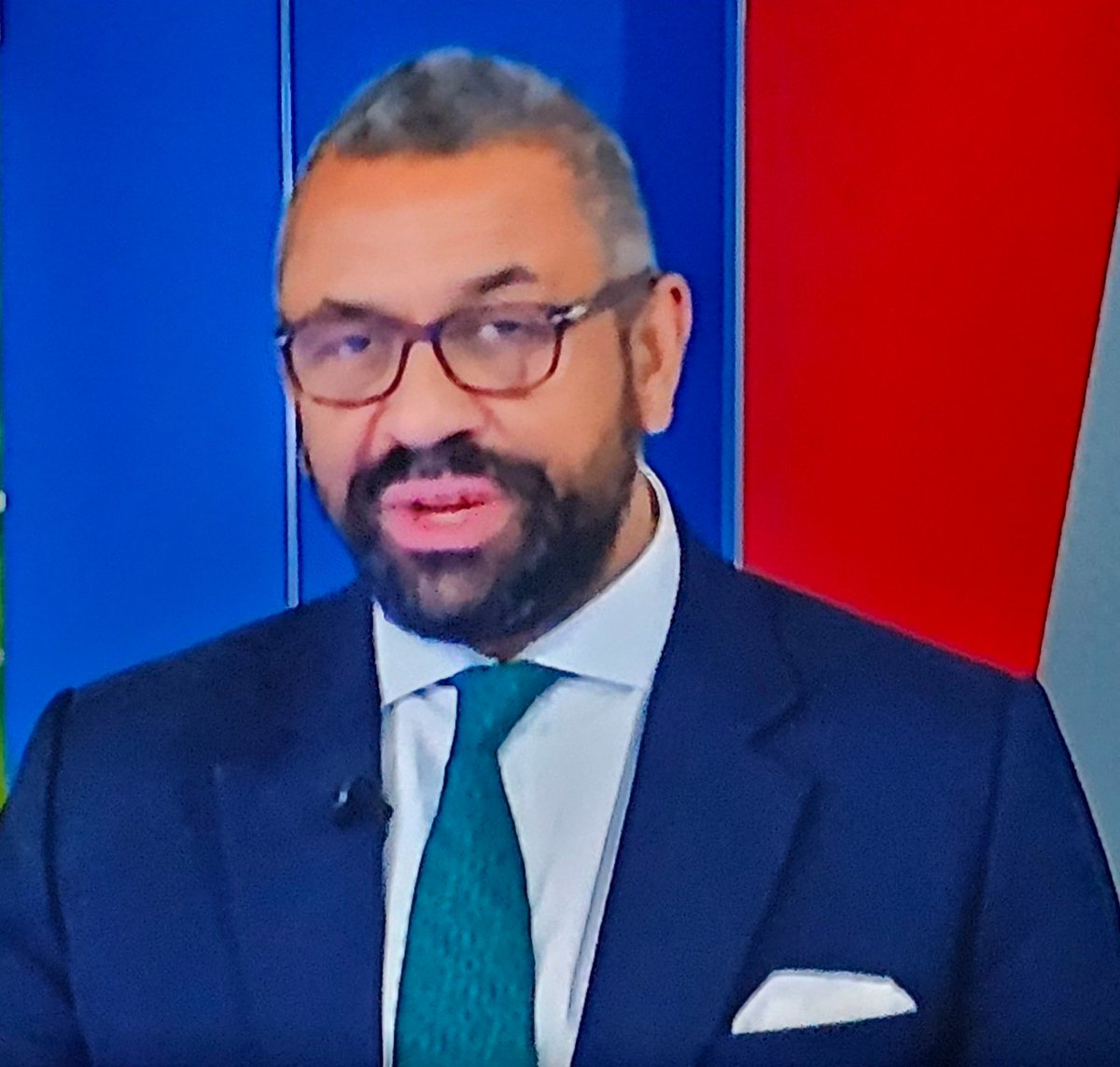 TStandfield1789's tweet image. Dimerly confirms that the £90,000 he has received for his campaign for the Tory leadership has come from registered donors to the Tory Party.
Is that a bit like Starmer receiving donations from a Labour politician?
@JamesCleverly @Conservatives 
Pathetic Tory hypocrite.