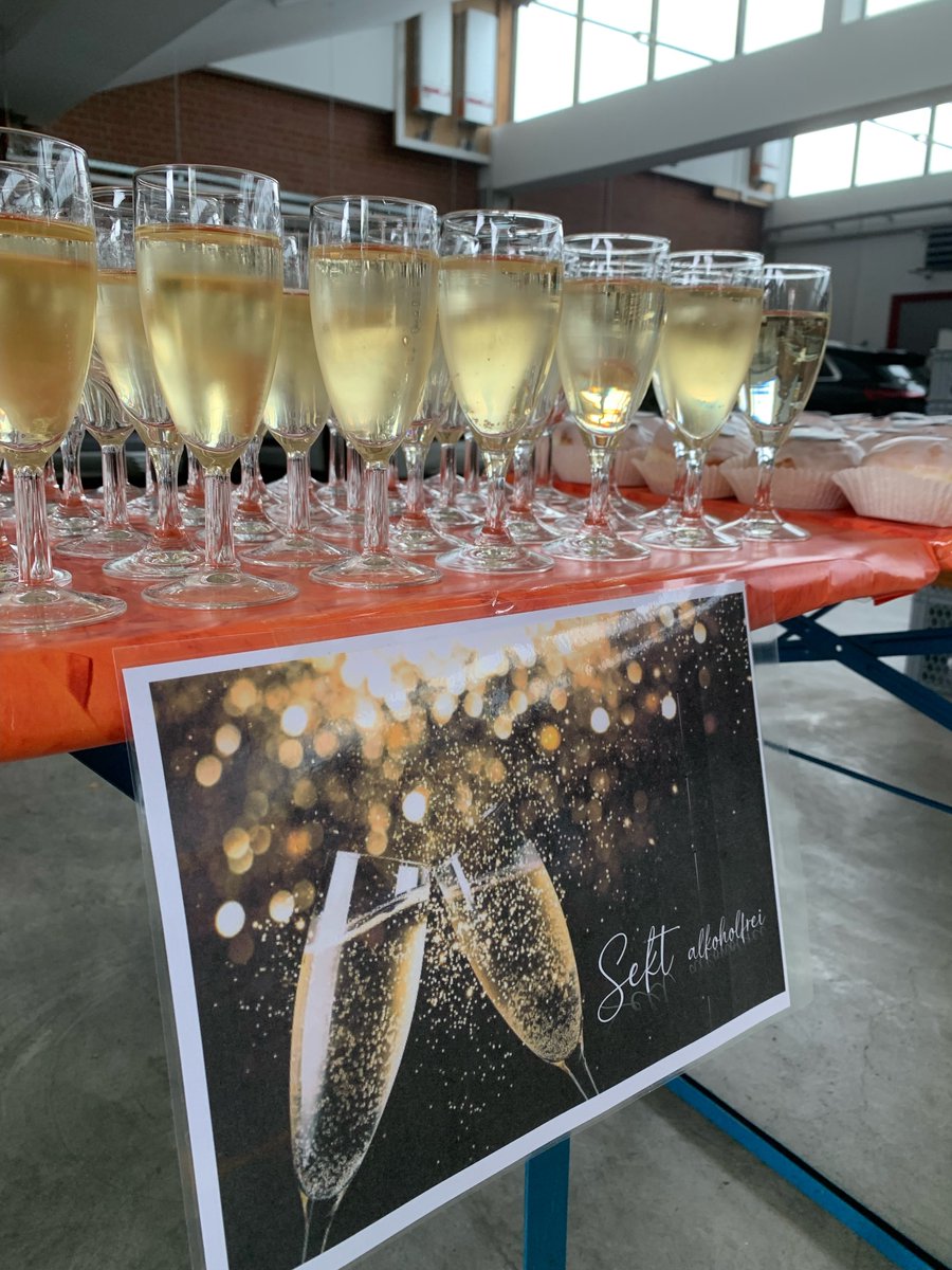 Letzten Donnerstag feierten wir eine besondere *Meet, Eat &amp; Talk* Edition um den Start in die Serie eines unserer bisher herausforderndsten Projekte zu würdigen. Um noch einen drauf zu setzen: in einem anderen Großprojekt konnten wir den ASPICE Level 2 erringen.