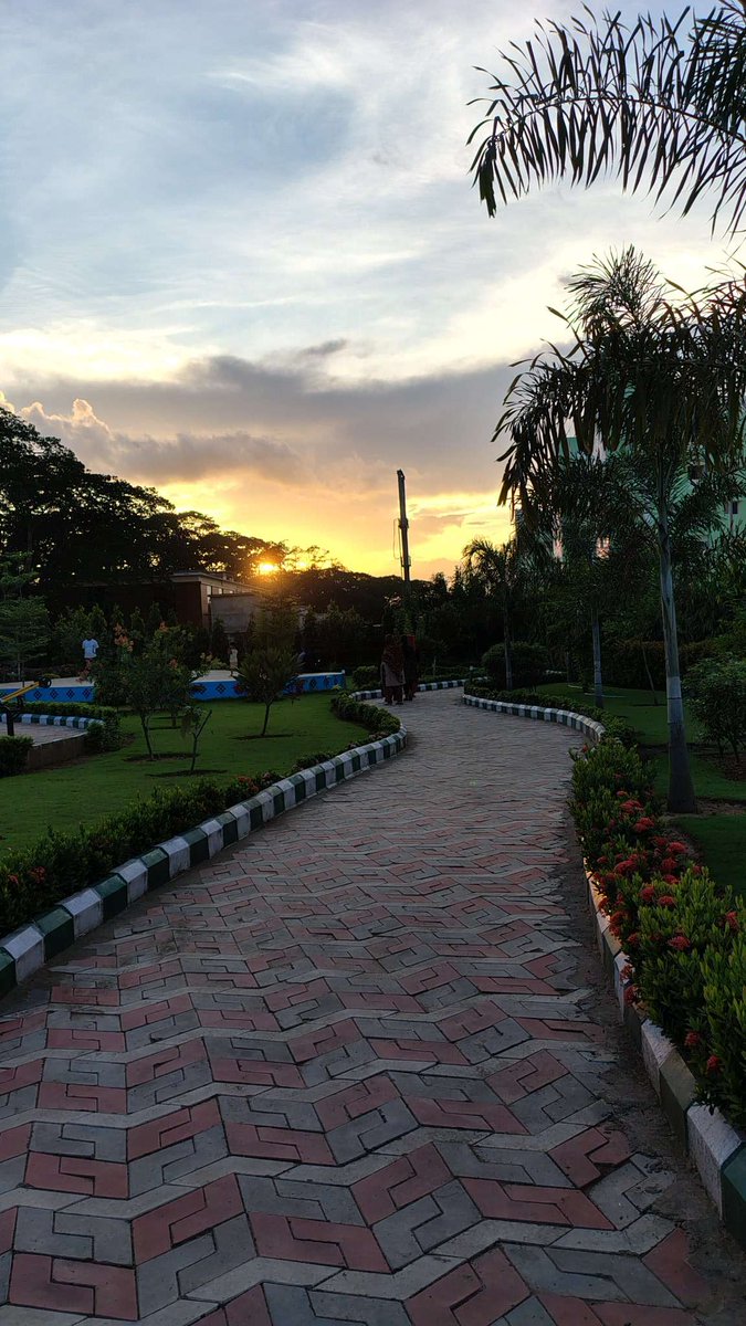 niteshdas01's tweet photo. Hello, October๐Time for pumpkin spice, falling leaves, and new adventures. Let's make it a memorable month! #StartingOctober #OctoberVibes #AutumnLeaves #CozyMoments #AutumnDays #OctoberFeels #CrispAir #SeasonOfChange #ArrestDeepakSharma #BiggBoss18 #stockmarketcrash #Govinda https://t.co/7jcMyzOvZu