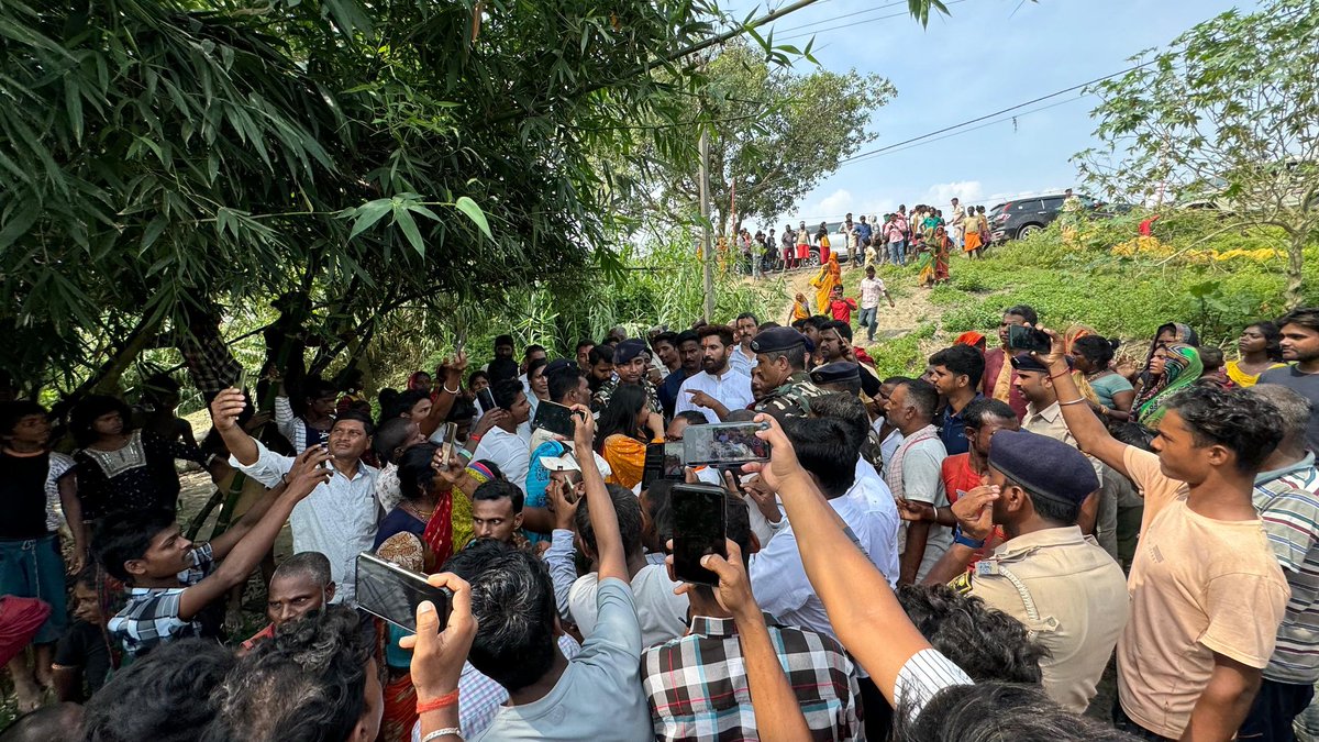 वहां के ग्रामीणों को राहत सामग्री वितरण किया साथ ही स्थानीय प्रशासन को भी निर्देशित किया कि किसी भी प्रकार की कोई समस्या न उत्पन्न हो, इसका ख्याल रखा जाए। बड़े स्तर पर सामूहिक किचन की भी व्यवस्था की गई है। आगे भी जो आवश्यक कदम उठाए जाने चाहिए, उठाए जायेंगे।