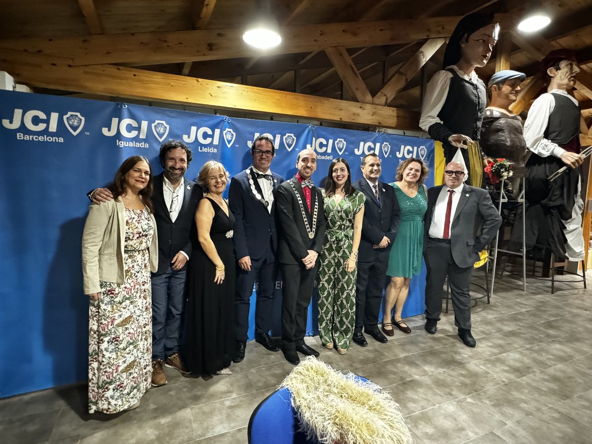 Els senadors de la Jove Cambra Internacional de Catalunya que van assistir al Sopar de Gala del 56è Congrés de Joves Cambres de Catalunya organitzat per la Jove Cambra de Terres de l'Ebre.