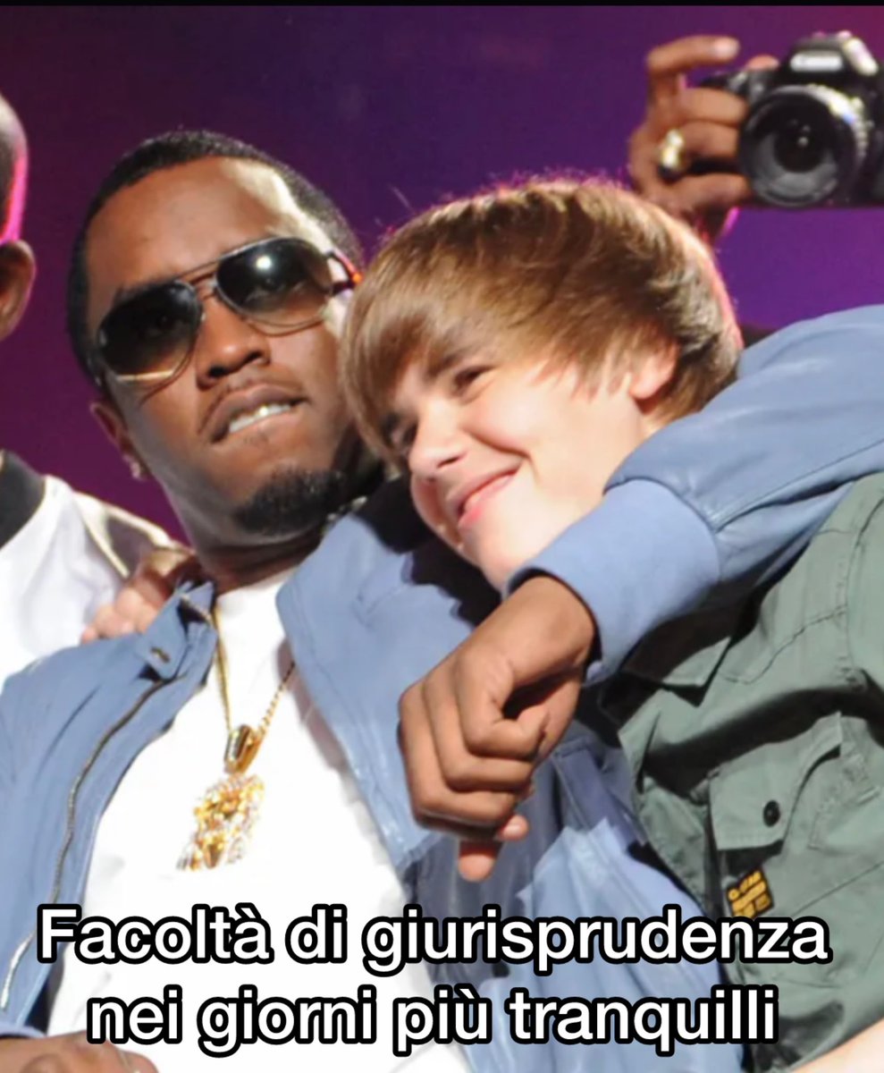 2xMMlt's tweet photo. My g #diddy ancora deve dare diritto costituzionale comparato https://t.co/1CJtrY9f15