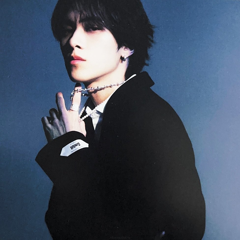 HENGC0RE's tweet photo. WayV ‘The Highest’ #HENDERY Scans

#黃冠亨 #헨드리 #ヘンドリー https://t.co/5NOjRT1pOf