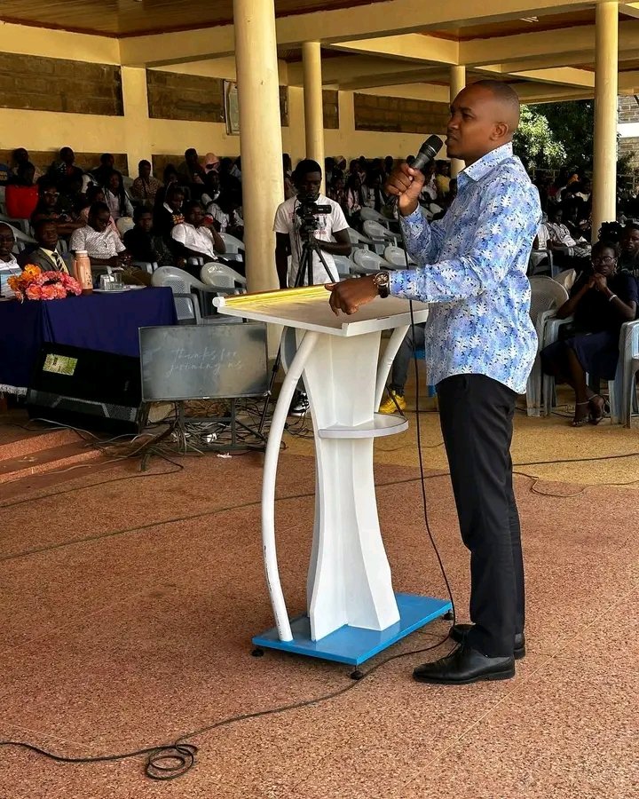StephenRob10's tweet photo. IT'S INDEED UNGODLY AND UNCONSTITUTIONAL TO ARBITRARILY ARREST AND ABDUCT YOUNG PEOPLE WHOSE ONLY MISTAKE IS EXPRESSING HOW THEY WANT THEIR COUNTRY SHOULD BE GOVERNED. 
MORARA TUKO NYUMA YAKO💪 https://t.co/rZ6KZ0I8Up