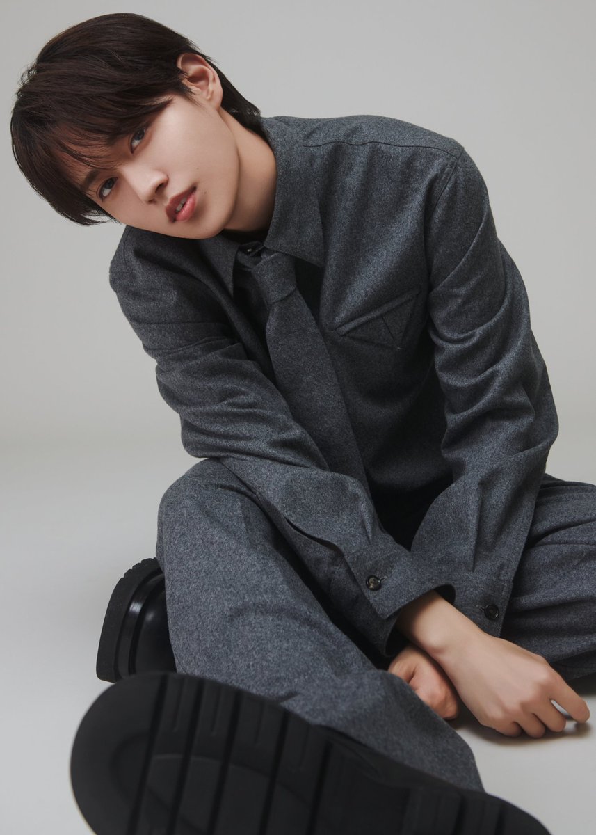 ellejapan's tweet photo. 明日10/2にリリースされる #JO1 の新作「WHERE DO WE GO」についてメンバーの #白岩瑠姫 にインタビュー

ハワイ撮影のMVに夏フェス、セルフプロデュース楽曲「ひまわり」の制作エピソードまでたっぷりと語る✨

▼記事はこちら
https://t.co/wBmlaAEZjk

#JO1_WHERE_DO_WE_GO #WHERE_DO_WE_GO https://t.co/80G34eXf7h