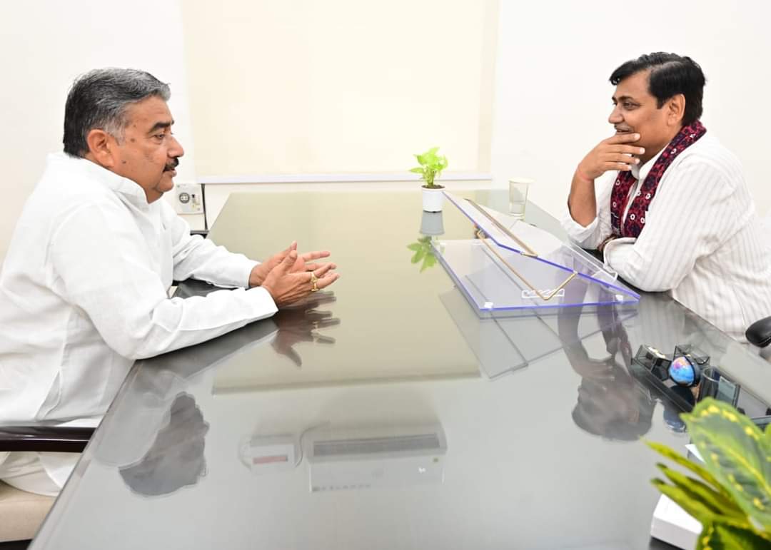 राजस्थान प्रदेश कांग्रेस कमेटी के अध्यक्ष आदरणीय श्री गोविंद सिंह डोटासरा जी को जन्मदिवस की ख़ूब ख़ूब बधाई एवं हार्दिक शुभकामनाएं।

आपके कुशल नेतृत्व में प्रदेश एवं संगठन निरंतर प्रगति के पथ पर अग्रसर रहें। 
मै आपके स्वस्थ जीवन एवँ दीर्घायु की मंगलकामना करता हूँ।