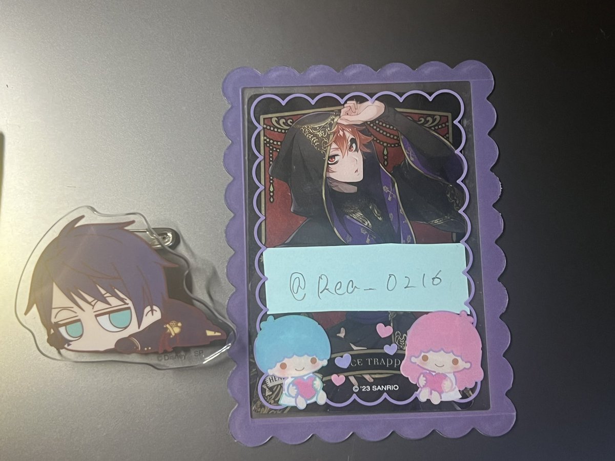 Rea_0216's tweet photo. @_mo173_luv 初めまして、お声掛け失礼致します。
だるーんアクリルバッジのデュースお譲りできます。エースとの交換可能でしょうか？
1度御検討よろしくお願い致します🙏 https://t.co/aiPSf9N8lg