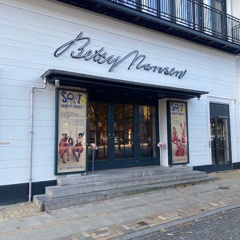 Til december siger jeg farvel og en kæmpe tak til fantastiske Betty Nansen og goddag til det dygtige hold på Watch Medier som ny redaktør på ShippingWatch. 
Glæder mig til at arbejde med en vigtig industri og journalistik, ledelse og udvikling #jobnyt #shipping #dkmedier