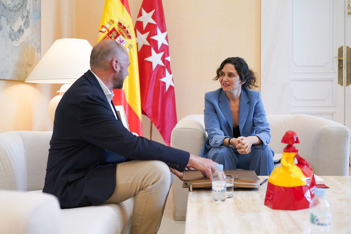 Miguel Ángel Franco (@mifrafer) on Twitter photo Un encuentro enriquecedor para hablar de #Valores y de cómo seguir entregándonos a quienes más lo necesitan.
Gracias a la <a href="/ComunidadMadrid/">Comunidad de Madrid</a> y a su presidenta <a href="/IdiazAyuso/">Isabel Díaz Ayuso</a> por su escucha activa y por apoyar mi libro #NadieLoVaAHacerPorTi de <a href="/esferalibros/">La Esfera de los Libros</a>. Un encuentro enriquecedor para hablar de #Valores y de cómo seguir entregándonos a quienes más lo necesitan.
Gracias a la <a href="/ComunidadMadrid/">Comunidad de Madrid</a> y a su presidenta <a href="/IdiazAyuso/">Isabel Díaz Ayuso</a> por su escucha activa y por apoyar mi libro #NadieLoVaAHacerPorTi de <a href="/esferalibros/">La Esfera de los Libros</a>.
