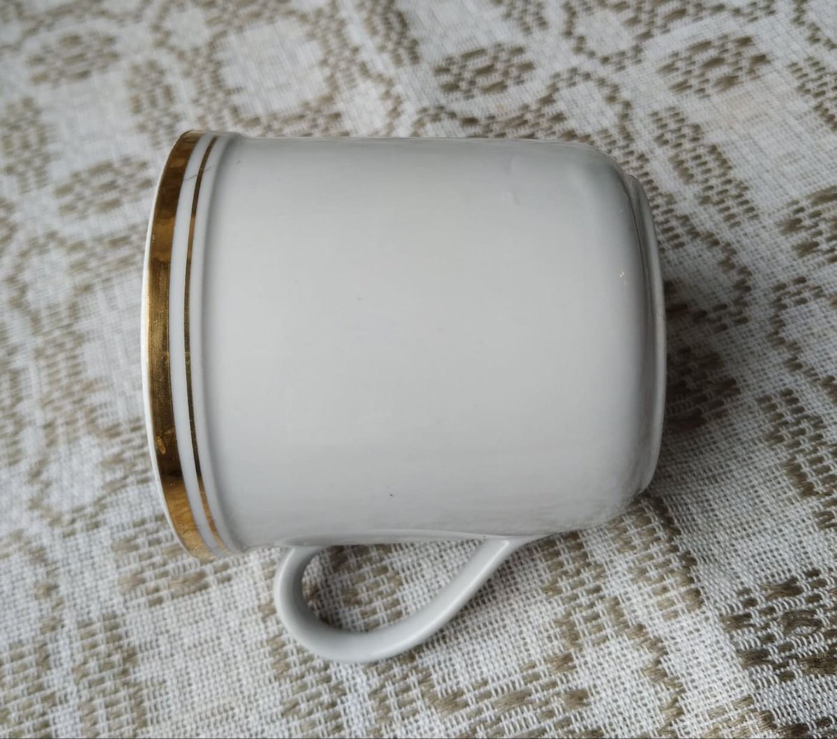 VintageSoviet's tweet photo. #White #porcelain #mug #tea #coffee #cup #whitemug #golden #rim #Latvia #Riga #porcelain soviet era Vintage USSR milk cup
https://t.co/w0236YXEg3 https://t.co/hHJrByK3Oi