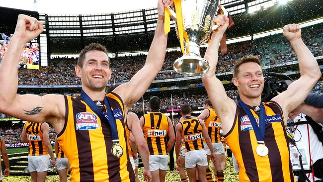 ⏪ 2001 TRADE REWIND

Fremantle receive: Trent Croad &amp; Luke McPharlin

Hawthorn receive: Pick 1 (Luke Hodge), Pick 20 (Daniel Elstone) &amp; Pick 36 (Sam Mitchell)

<a href="/aflratings/">aflratings.com.au</a>

#AFLTrade | #AFLTrades