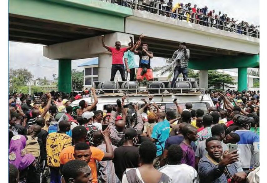 Repost if you support this 🙏🥺
#EndBadGovernanceInNigeria #protest #Uptober