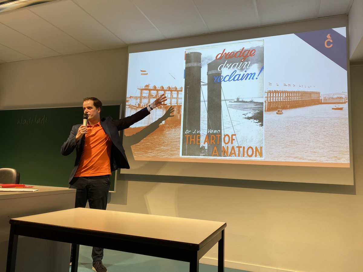 SoenViolet's tweet photo. @Adriatisch in colour-themed outfit for his class on narratives about #water in the #history of the #lowcountries @artskuleuven @corvushc @EMHLeuven https://t.co/JLdlk8wtCQ