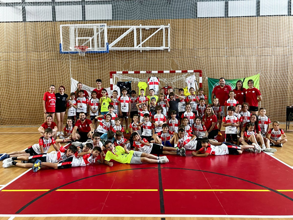 balonmanosanse's tweet photo. ¡Hoy arranca una de las etapas más importantes para nuestros jugadores! 🤾

El balonmano vuelve a los patios de los colegios, ¡que comience la temporada! #BMSanse❤️ https://t.co/xABh1HKHpM