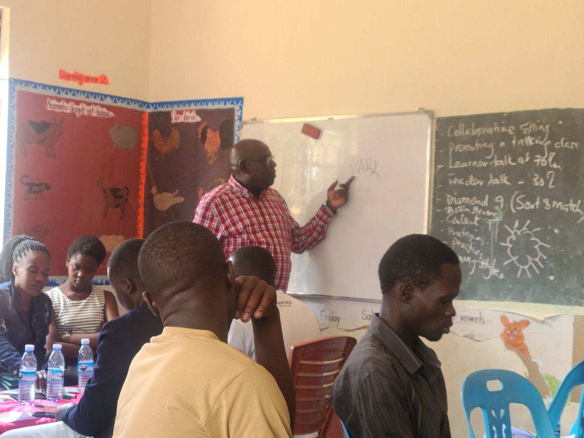 futurelinkjs's tweet image. Our teachers are constantly growing to support all learners. Teacher-centered teaching focuses on the teacher as the expert, while learner-centered learning empowers students. Which style do you prefer? #TeachingStyles #EducationMatters #FutureLinkJuniorSchool