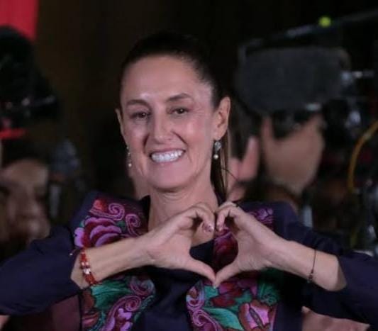 ColibriColibrii's tweet photo. Tenemos PRESIDENTA 😍🥰😻 @Claudiashein Te resibimos con mucho Cariño y llenos de esperanzap pq este sea un sexenio lleno de logros gracias por darle continuidad a la 4t #EsUnHonorEstarConClaudiaHoy #EsUnHonorEstarConObradorYConClaudiaHoy #OficialmenteColibri @latigeresadeaml https://t.co/HjJNAZxc7j