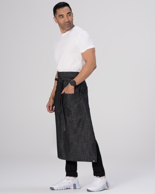 ChefWorksNBL's tweet image. De Corvallis Bistro Denim Apron is een favoriet onder obers, bediening en barmannen omdat hij functioneel en modieus is. Ook chefs zijn er dol op omdat hij goed combineert met koksjassen en duurzaam is gemaakt. 
#Findthefork #Chefwear #Chefclothes