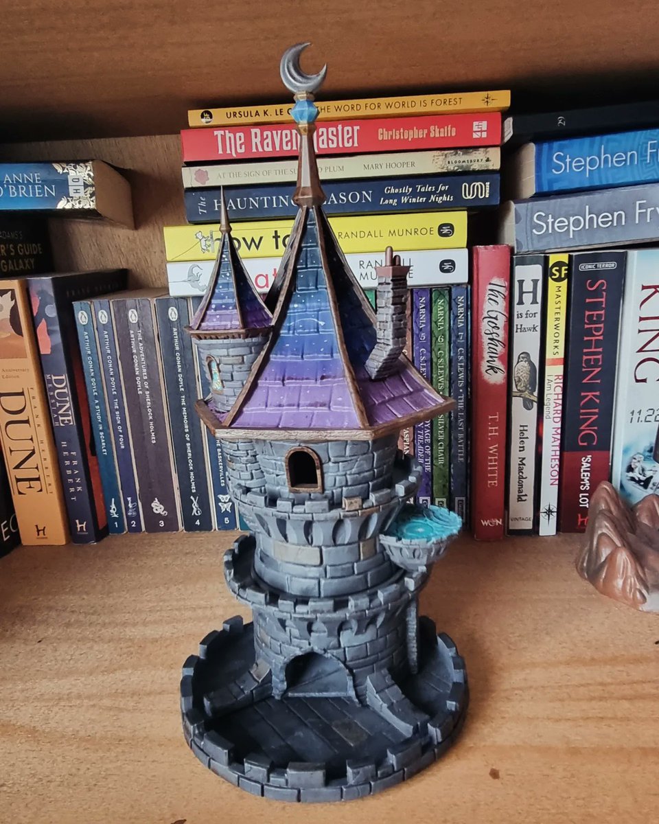 emset03's tweet photo. Finally had a good reason to get the airbrush back out. Hopefully it'll roll better for D&amp;D next week. https://t.co/0NOBDQr78U