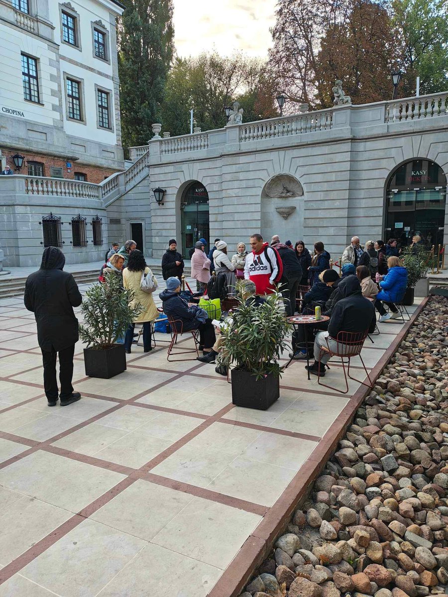 The ticket sales for the Chopin Competition begin in about 2.5 h! 

The tickets will be available from 12 p.m.:
- at the ticket offices of the Fryderyk Chopin Museum in Warsaw,
- via eBilet.pl: ebilet.pl/en/klasyka/kon…

Details: konkursy.nifc.pl/en/aktualnosci… 

#chopin2025