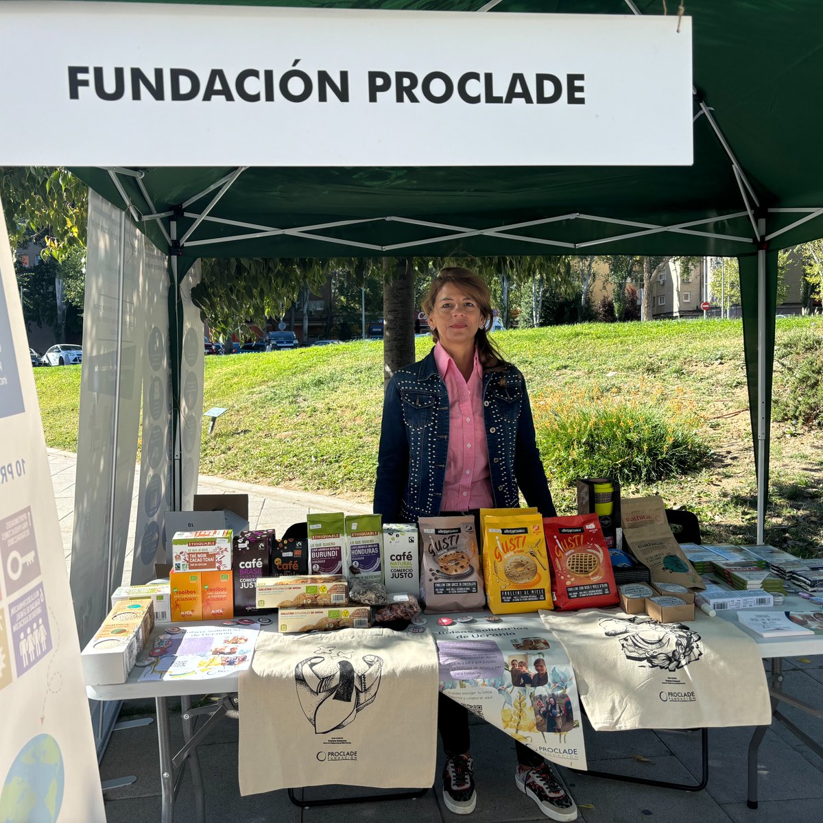 fproclade's tweet photo. ✅Hemos participado en la Feria de Asociaciones de #Coslada, dónde realizamos una exposición de #Comerciojusto bajo el marco del proyecto que estamos realizando, con el apoyo de @ComunidadMadrid, para dar a conocer nuevas formas de consumo responsable.
#PROCLADE https://t.co/otekuA0XTP