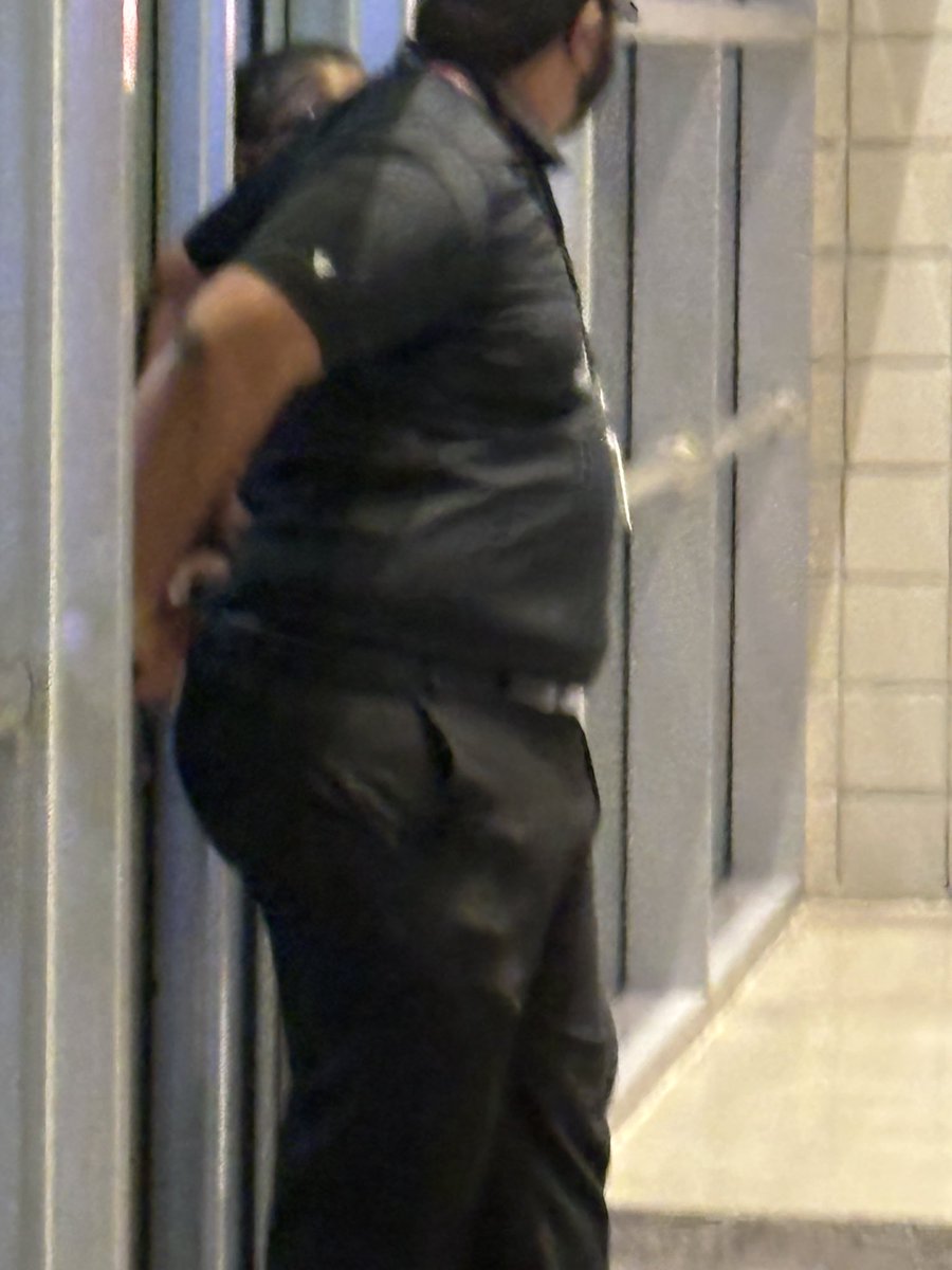 thethickerOne's tweet image. Only if he was standing alone. I would of had his bent over somewhere IJS 😍🫠