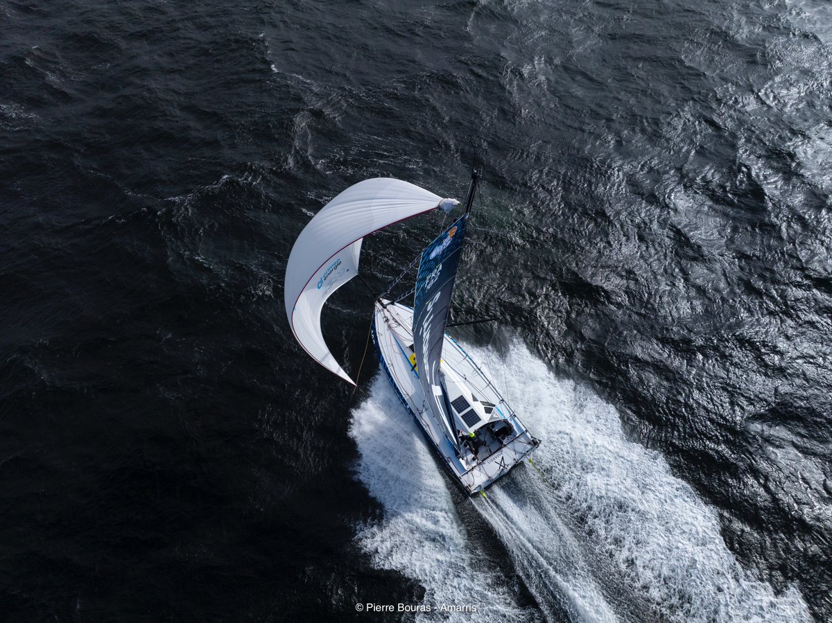 MEDMAX // Jour 2
Le Class40 est en 2e position ce matin. Sur zone, le vent est très changeant, ce qui a de quoi donner du fil à retordre à Achille et Gildas. Ces derniers s’accrochent pour garder le rythme et surtout ne pas laisser filer les italiens 👊
👉 med-max.org