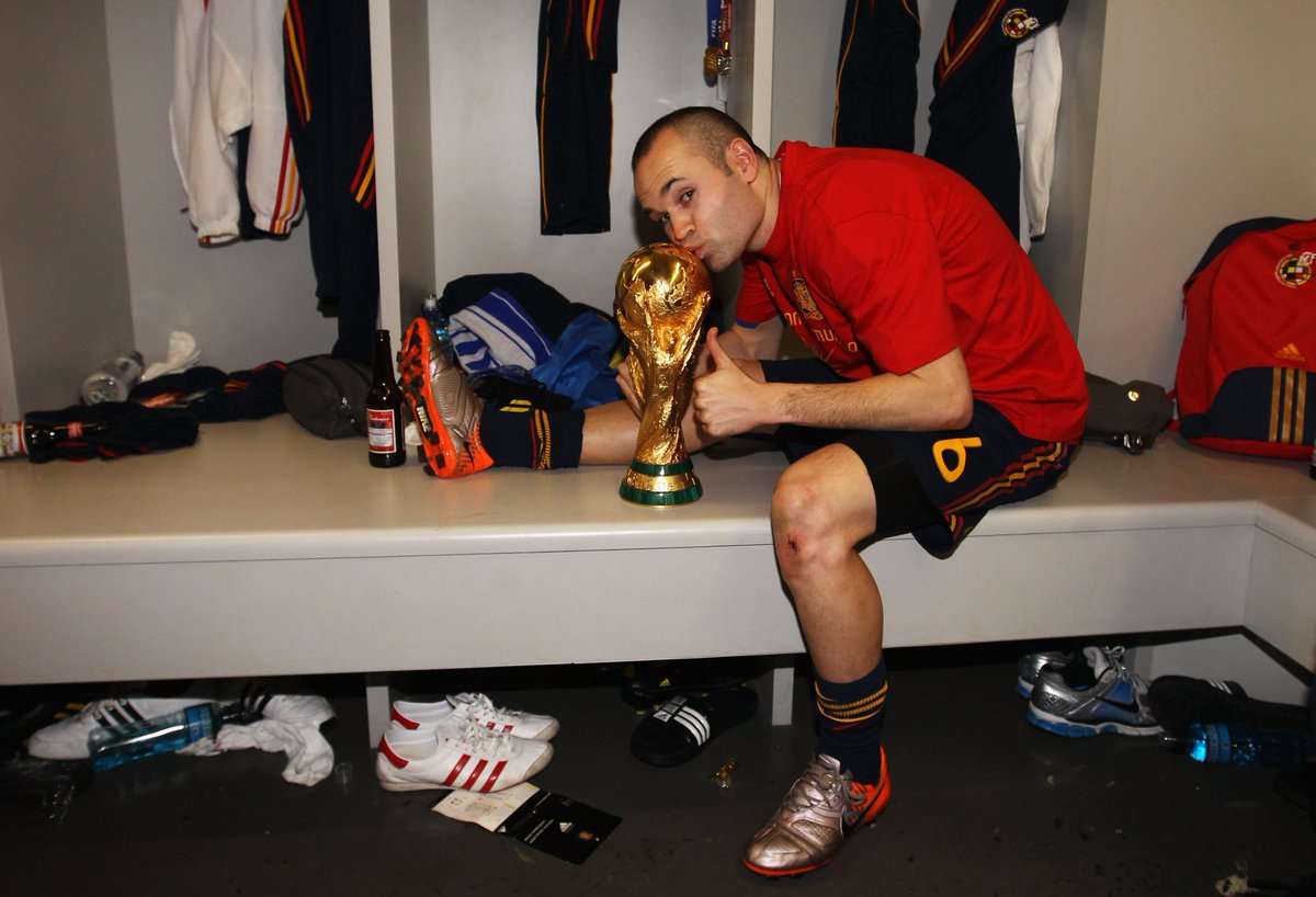 relevo's tweet photo. Se despide con un 𝐩𝐚𝐥𝐦𝐚𝐫𝐞́𝐬 𝐮́𝐧𝐢𝐜𝐨:

🏆 Mundial
🏆🏆 Eurocopa
🏆🏆🏆🏆 Champions League
🏆🏆🏆🏆🏆🏆🏆🏆🏆 LaLiga
🏆🏆🏆🏆🏆🏆 Copa del Rey
🏆🏆🏆🏆🏆🏆🏆 Supercopa de España
🏆🏆🏆 Supercopa de Europa
🏆🏆🏆 Mundiales de Clubes https://t.co/4XLWqGhdXI