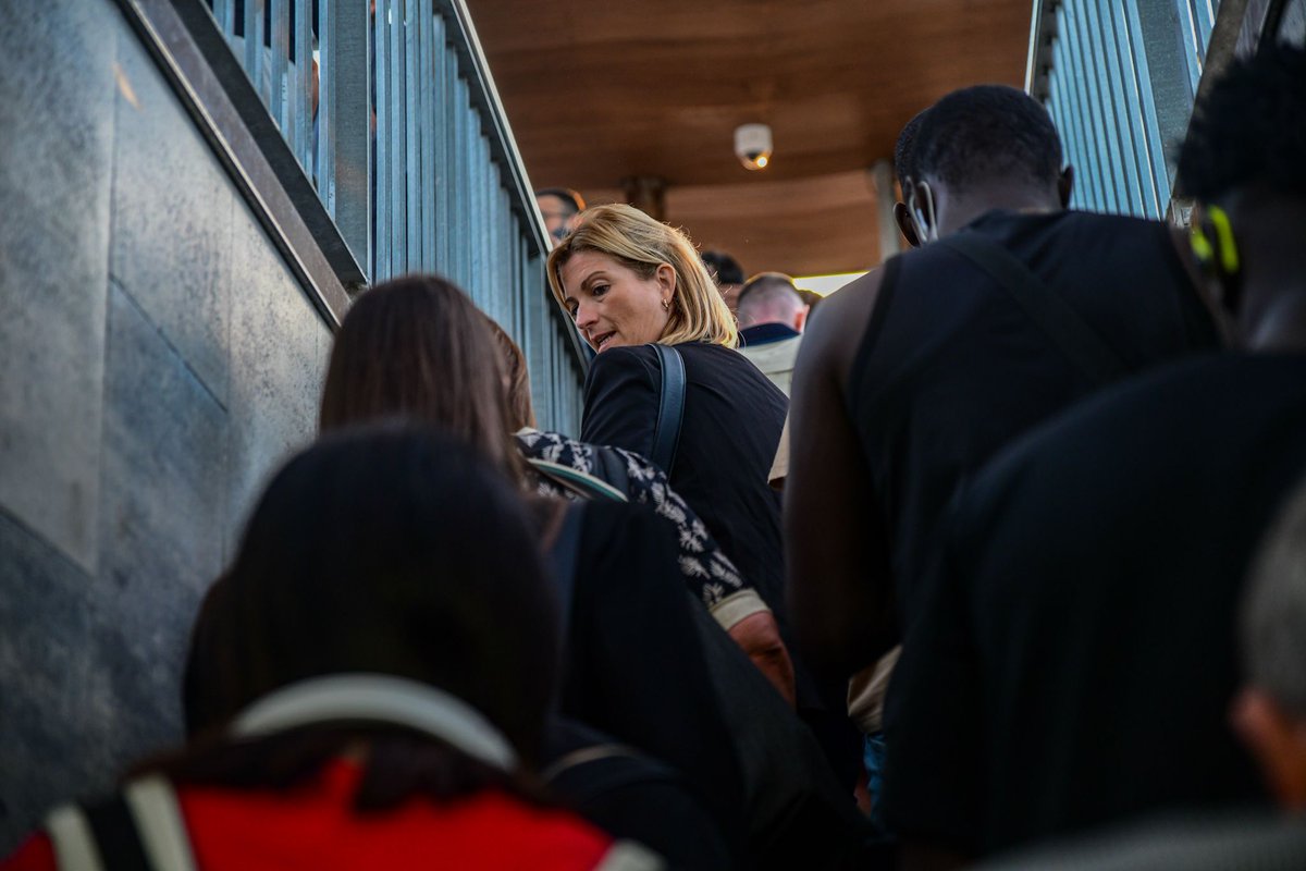 Esquerra_ERC's tweet photo. 📸 Els diputats al Parlament @raquelsans, @asalvadof i @Irenemont_roig i el senador @jordigaseni han comprovat aquest matí el desenvolupament del primer dia del tall de les vies a Roda de Berà 🚆 https://t.co/vcOP0Jn0R8