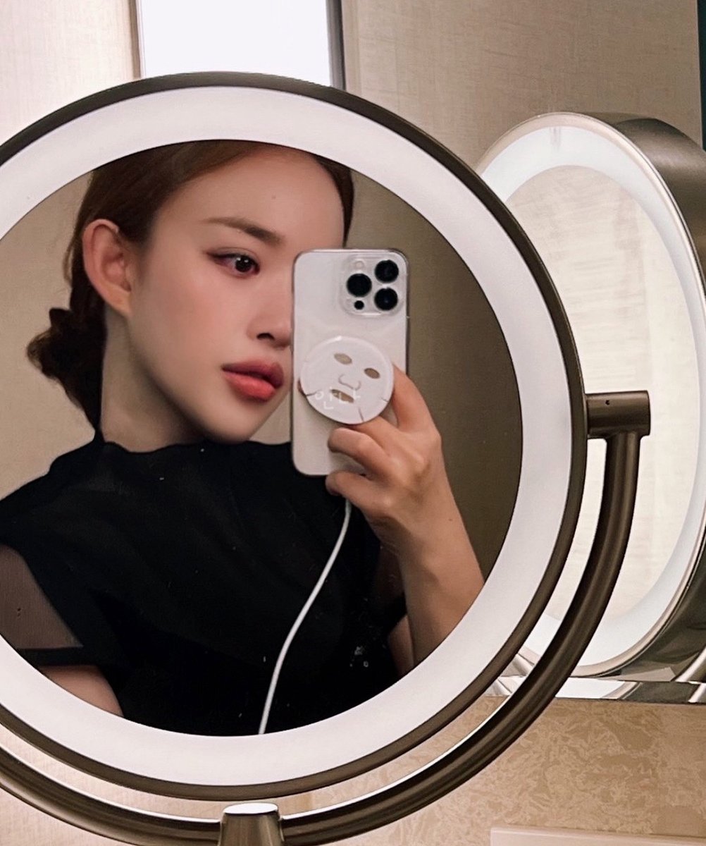 LuvKittty's tweet photo. 오늘 화장 잘 먹어서 지우기 싫다 ㅎㅎ
#유부녀 #오프 #일탈 https://t.co/hNvSywQk3X