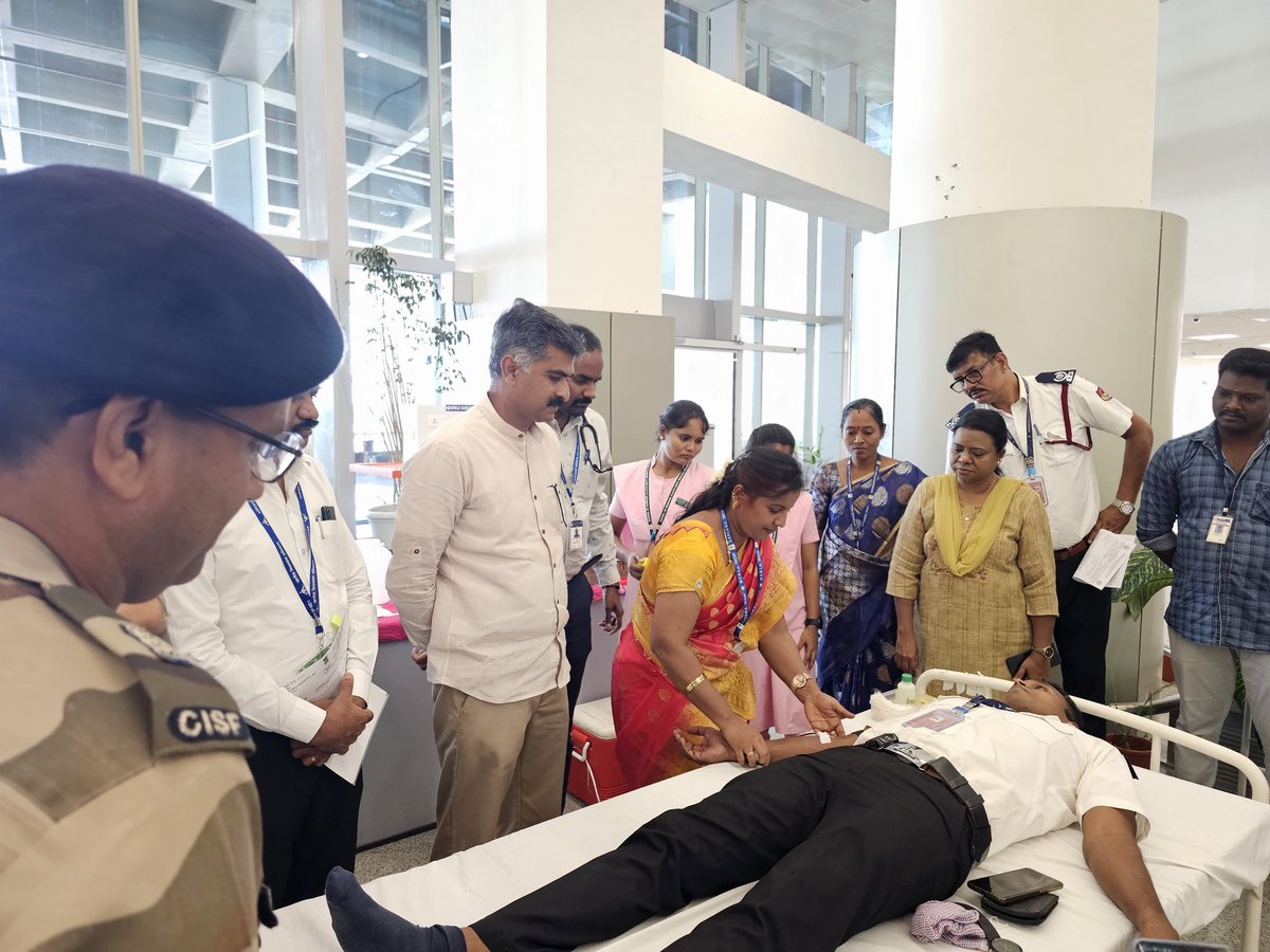 aaiTRZairport's tweet photo. #NationalVoluntaryBloodDonationDay was celebrated at #TrichyAirport on 01.10.2024, which was inaugurated by the Hon'ble MP(LS), Shri. @duraivaikooffl.
The blood donation drive, jointly organised by AAI and MGMGH, saw participation from various stakeholders.
@AAI_Official @TNDPHPM https://t.co/UiZ7AcFYZd