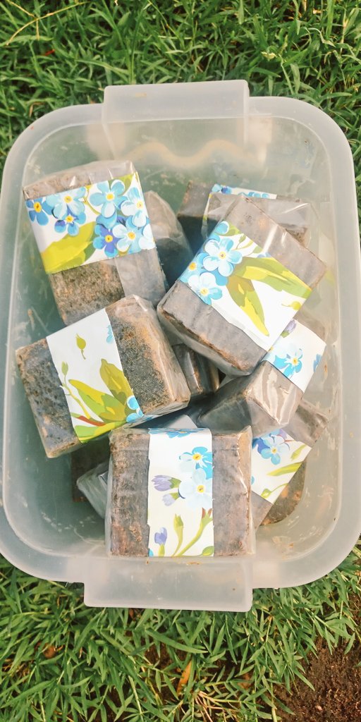 LydiaBiira_'s tweet image. Hello there!
October is presenting to you Uganda&apos;s black soap bars from #CocoaPods and #Plantainpeels Good for; problematic skin conditions, reduces sweat and body odour, razor bumps, itchy scalp and dandruff, oily skin, gentle moisturizer for all skin types.
