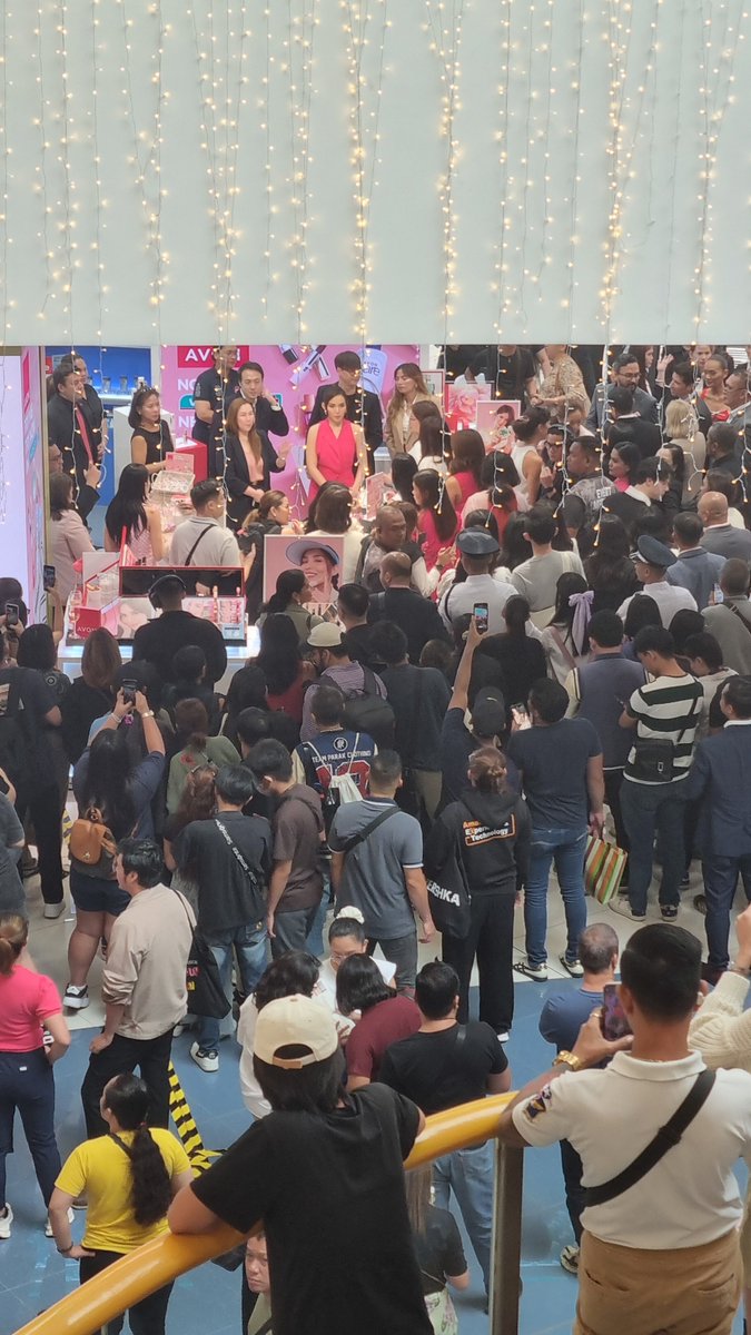 pinkyheart_794's tweet photo. I was able to see Kyline Alcantara in person in MOA earlier since I have a super long free time before the next class. She is so pretty and beautiful in person!!! 😍 So nice to see u @kyline_a3 !!! 💗 https://t.co/3eTIW0otYa