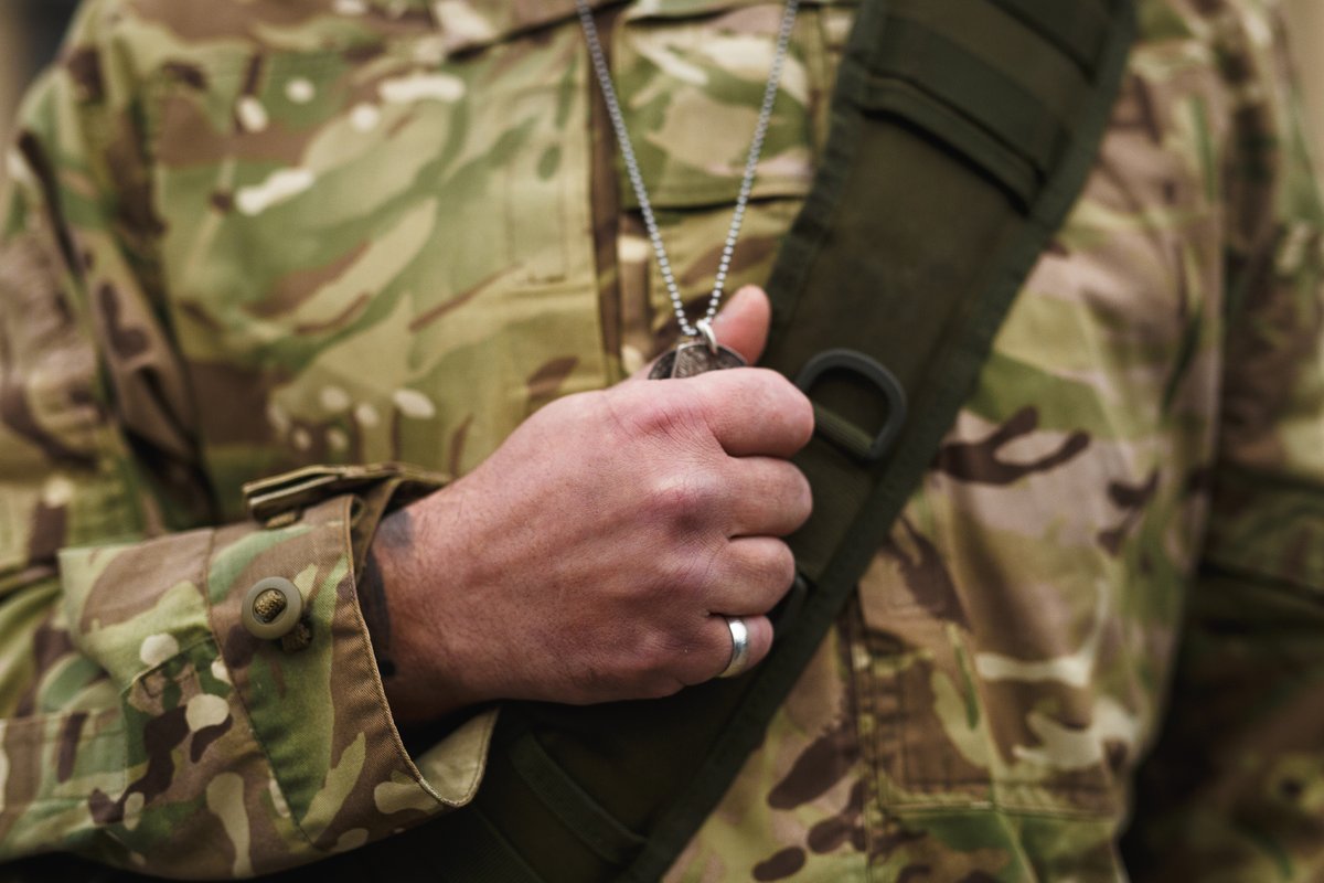 DefenceU's tweet photo. October 1, 9:00. A nationwide minute of silence.

We remember everyone. We know the price of freedom. 
It's our duty to honor all the defenders of Ukraine who gave their lives defending our independence.

📷: Yurii Stefanyak https://t.co/QpUzCr8bxF