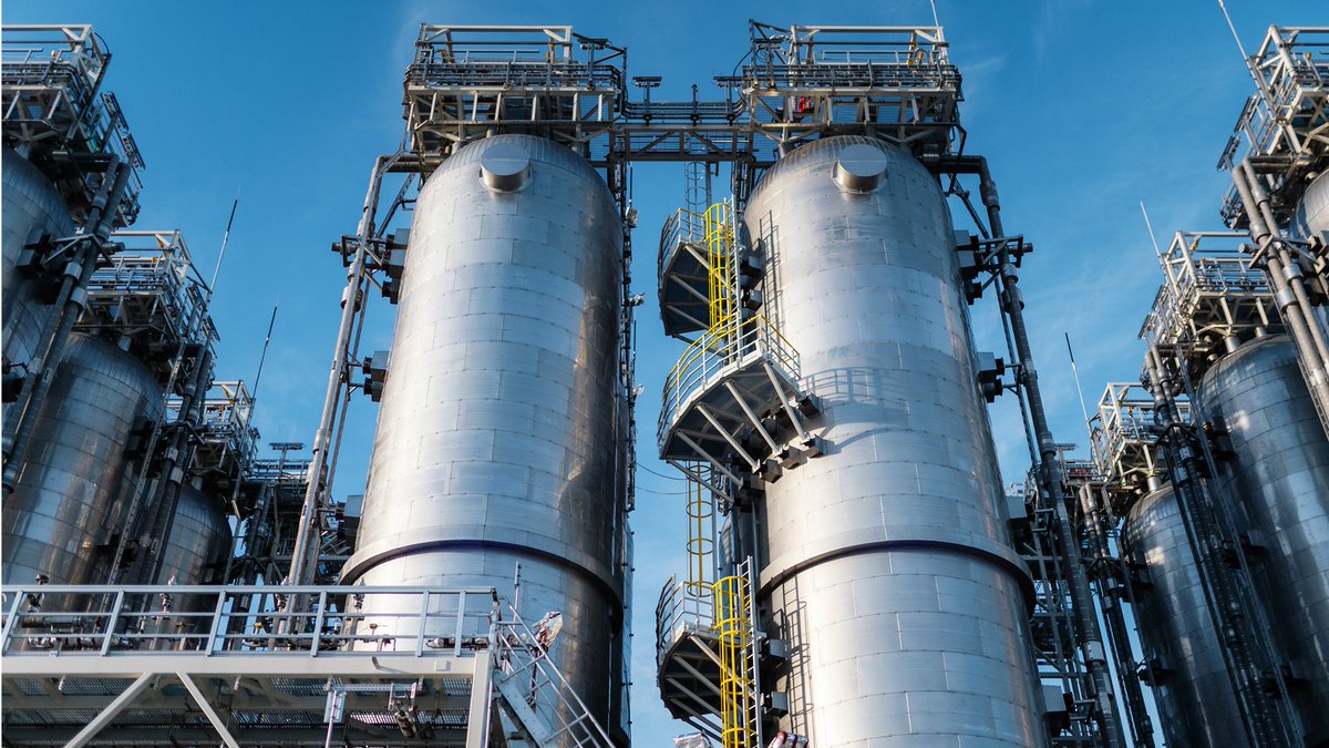 Northern Lights, a CO2 transport &amp; storage joint venture between <a href="/Equinor/">Equinor</a>, <a href="/TotalEnergies/">TotalEnergies</a> &amp; <a href="/Shell/">Shell</a>, is now ready to receive up to 1.5 million tonnes of CO2 per year to help industrial costumers across Europe decarbonise their facilities👨‍🏭🟢🇪🇺

Read more here