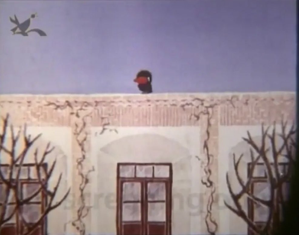 این انیمیشن تو سال ۱۳۶۵ توسط وجیه الله فرد مقدم ساخته شده، داستان یه کلاغی که توی سرما میمونه و به پرنده های که تو قفس بودن حسودی میکنه، دلش میخواست پناه ببره به آدم ها ولی کسی یه کلاغ رو دوسش نداشت، خودش رو هزار جور بزک میکنه و میندازه توی ظرف رنگ و انقد قر میده تا بلاخره 👇🏼