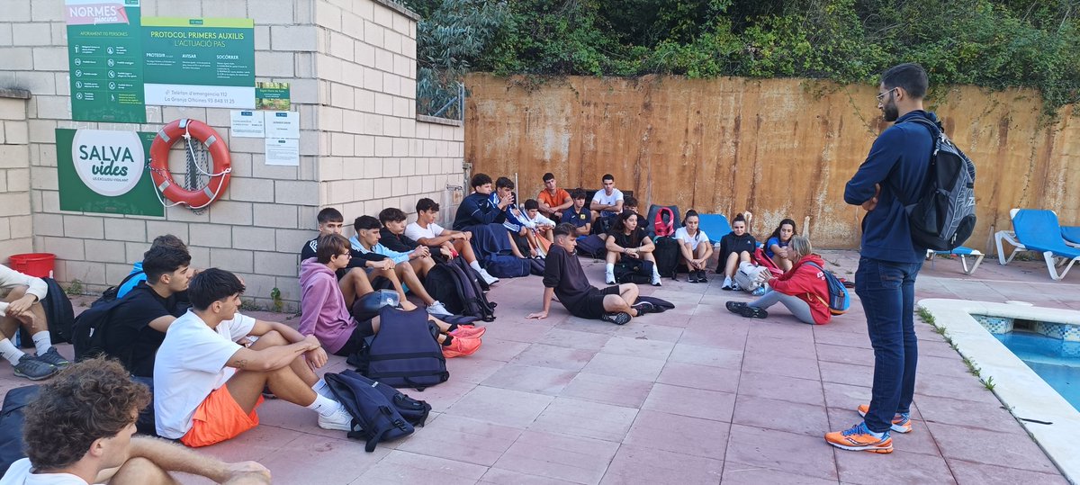 Jep_Sanchez's tweet photo. FPCEE BLANQUERNA. 1er CAFE MATI. Ciències Activitat Física i Esport. Cohesió de grup. Comunicació. Coneixem-nos. Diversitat. Inclusió. Respecte. Fem que les coses passin. https://t.co/IhiPrnp1k3